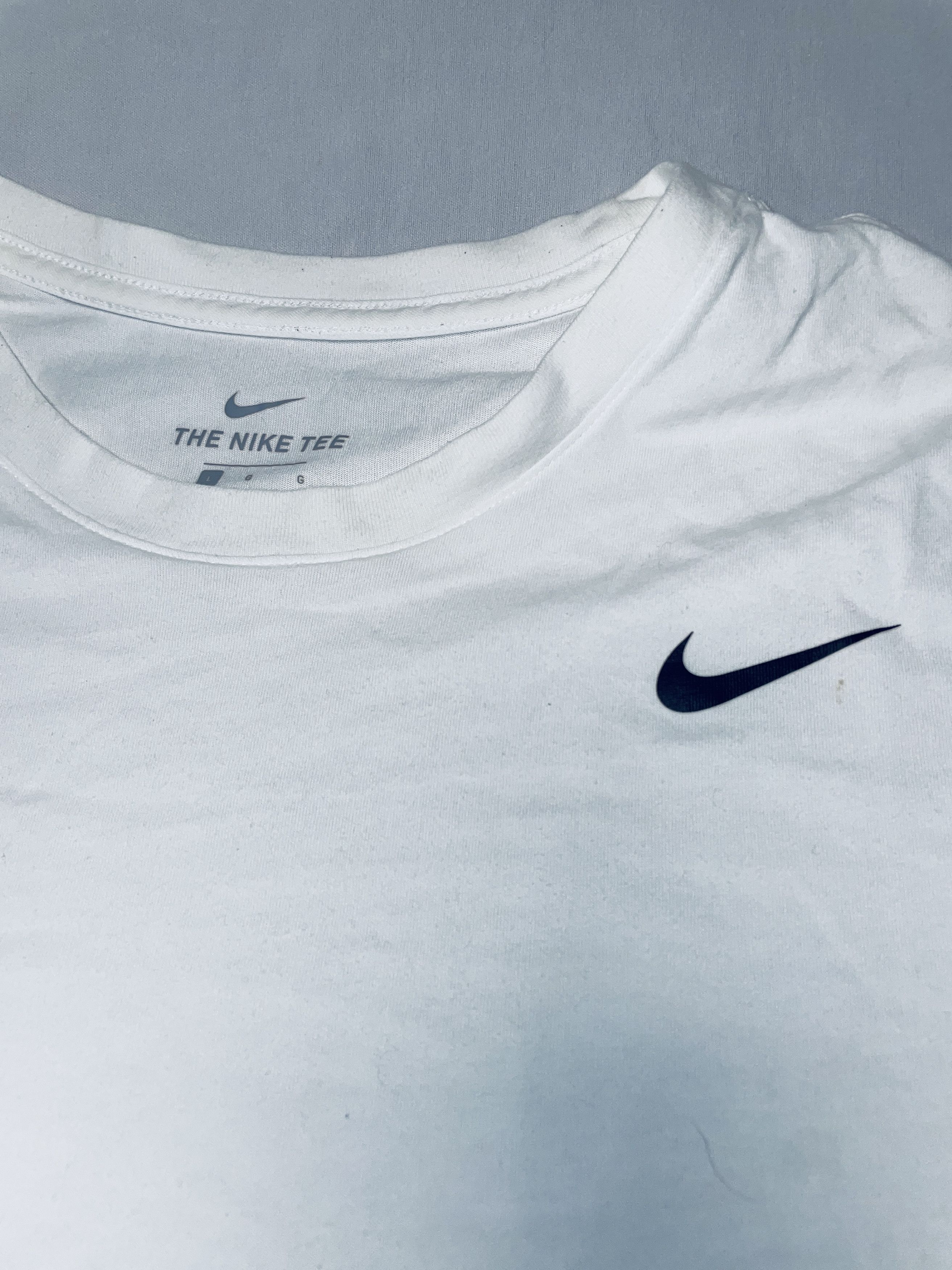 Nike 👕 24,90 € – Weißes Nike Dri-FIT T-Shirt Größe L Size US L / EU 52-54 / 3 - 2 Thumbnail