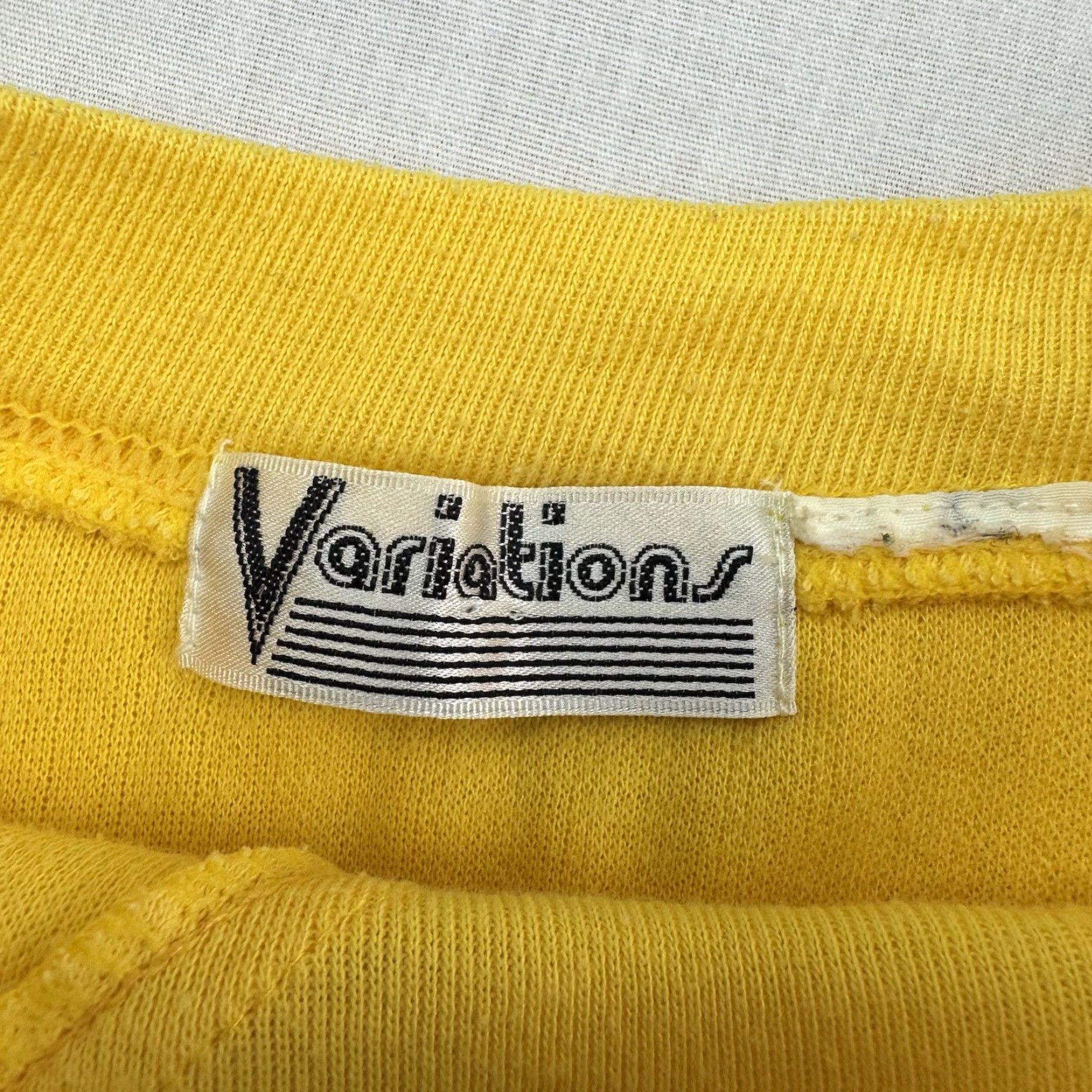 Vintage VINTAGE Variations Sweatshirt Women’s Small Yellow Paisley All-Over Print 1980s Crewneck Pullover Size S / US 4 / IT 40 - 4 Thumbnail