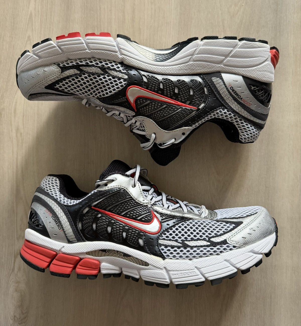 Nike 2007 Nike Air Vomero 3 Zoom Fit Frame Bowerman l Sz 12 Size US 12 / EU 45 - 1 Thumbnail