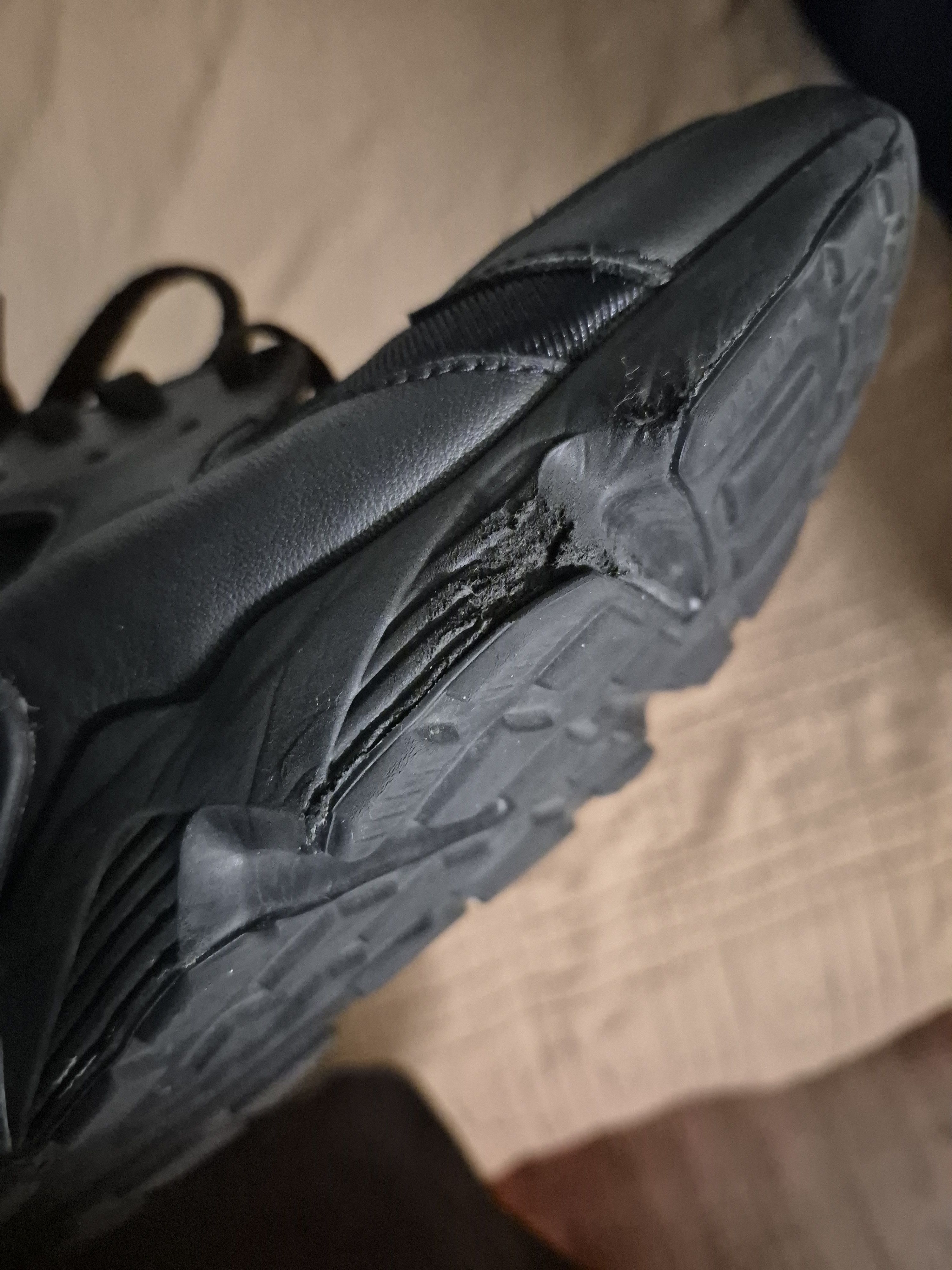Nike NIKE AIR HUARACHE TRIPLE BLACK SIZE 12 Size US 12 / EU 45 - 8 Thumbnail