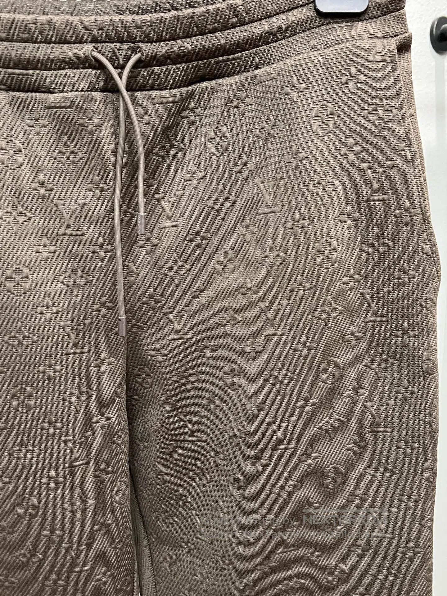 Louis Vuitton louis vuitton brown embossed sport pants. Size US 34 / EU 50 - 3 Thumbnail