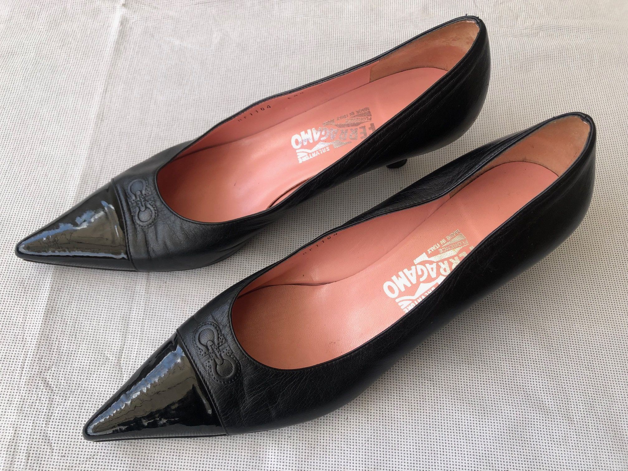 Salvatore Ferragamo Salvatore Ferragamo 'Carrer' Black Pumps Shoes Size US 9 / IT 39 - 1 Thumbnail