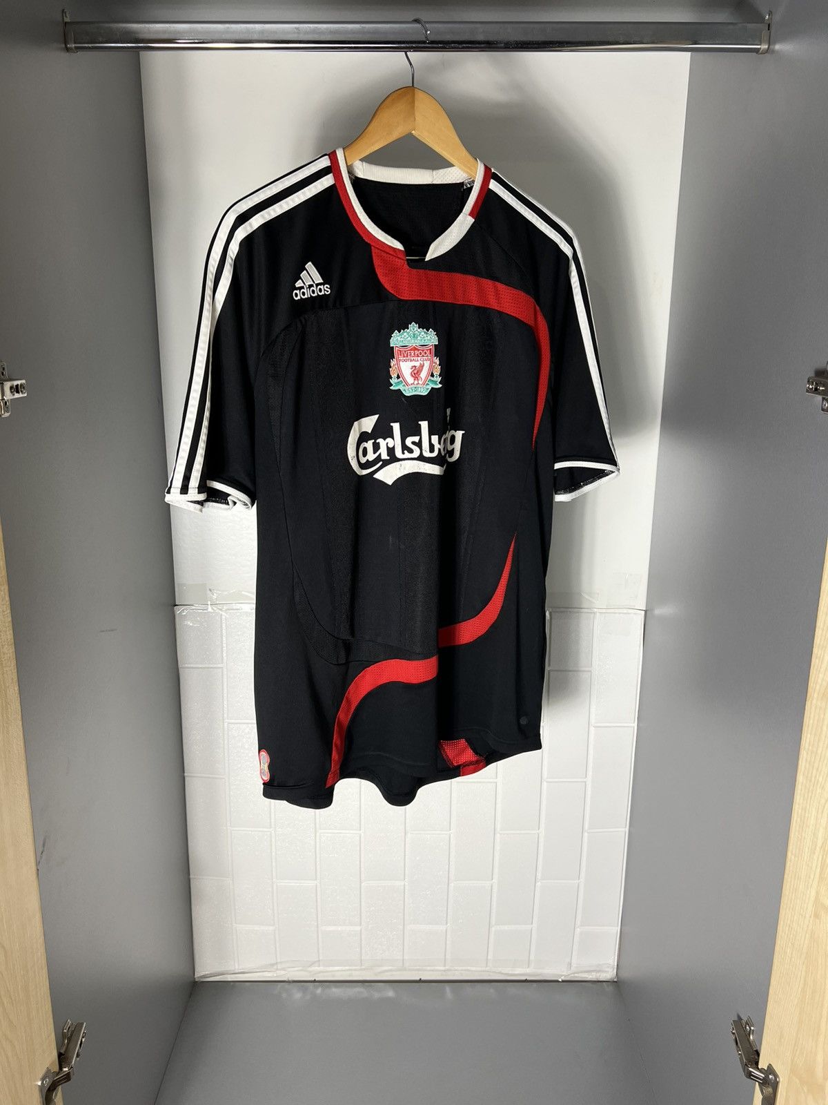 Vintage VERY RARE ADIDAS FC LIVERPOOL ENGLAND SOCCER JERSEY RETRO Size US L / EU 52-54 / 3 - 6 Thumbnail