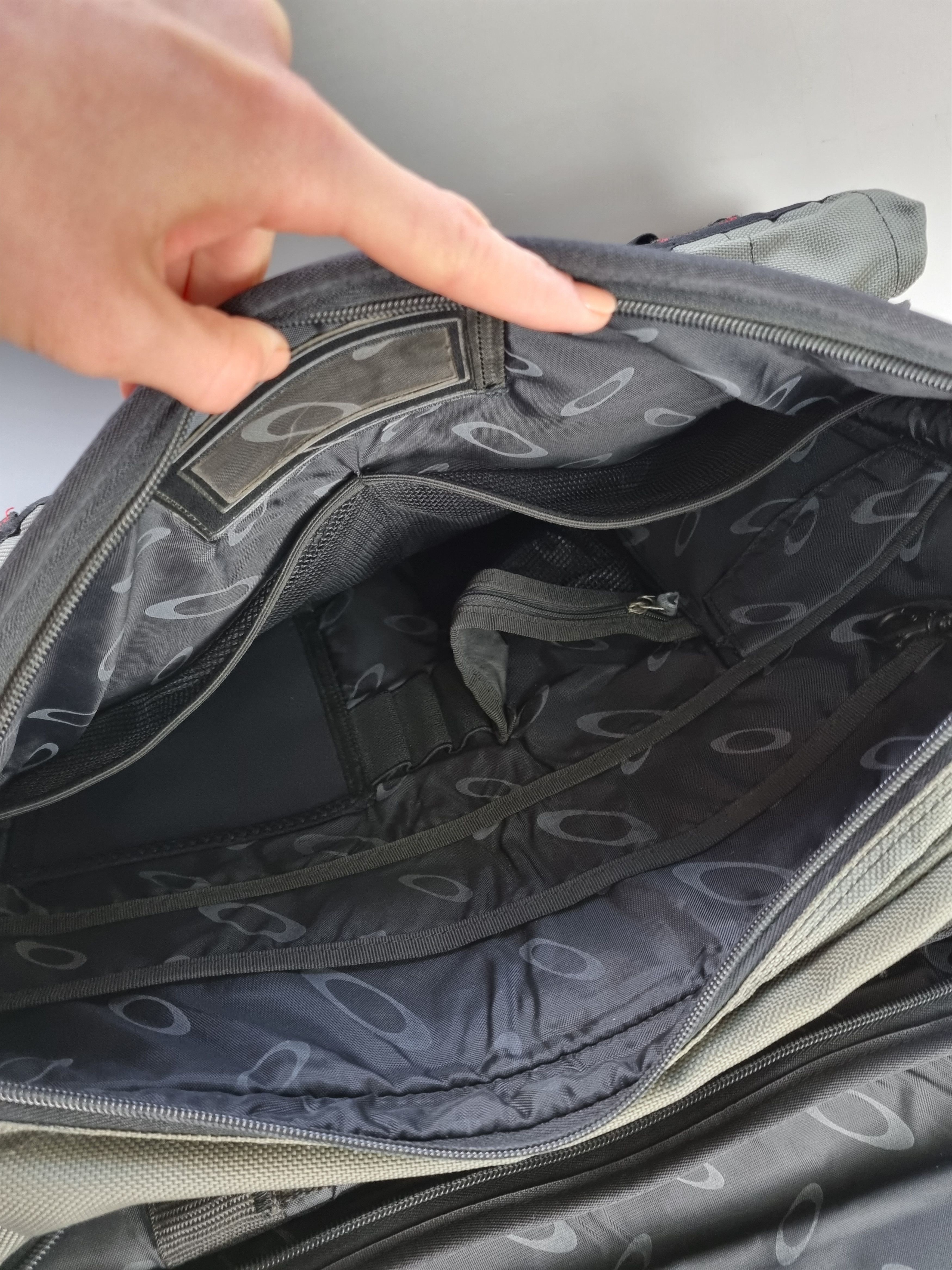 Oakley Iconic Oakley Tactical MultiPockets Messenger Laptop Bag Size ONE SIZE - 13 Thumbnail