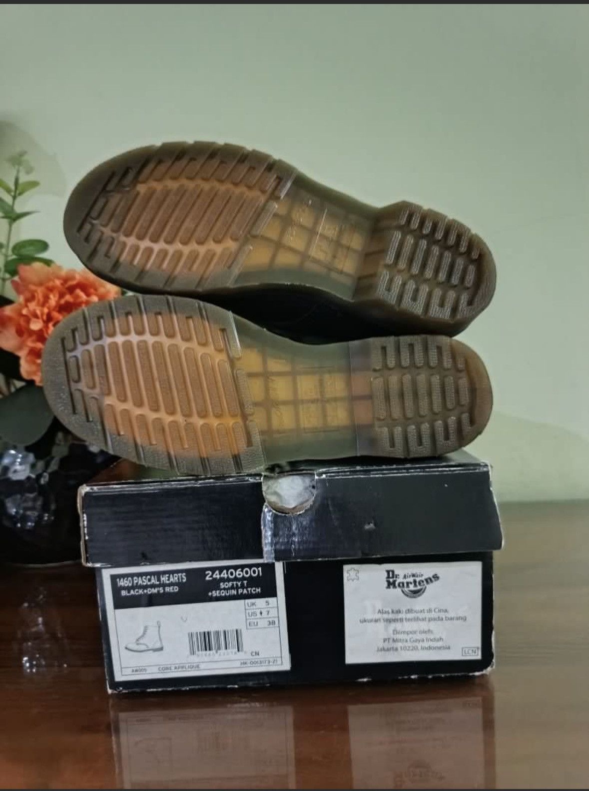 Dr. Martens Dr martens pascal sequin hearts Size US 7.5 / IT 37.5 - 2 Thumbnail