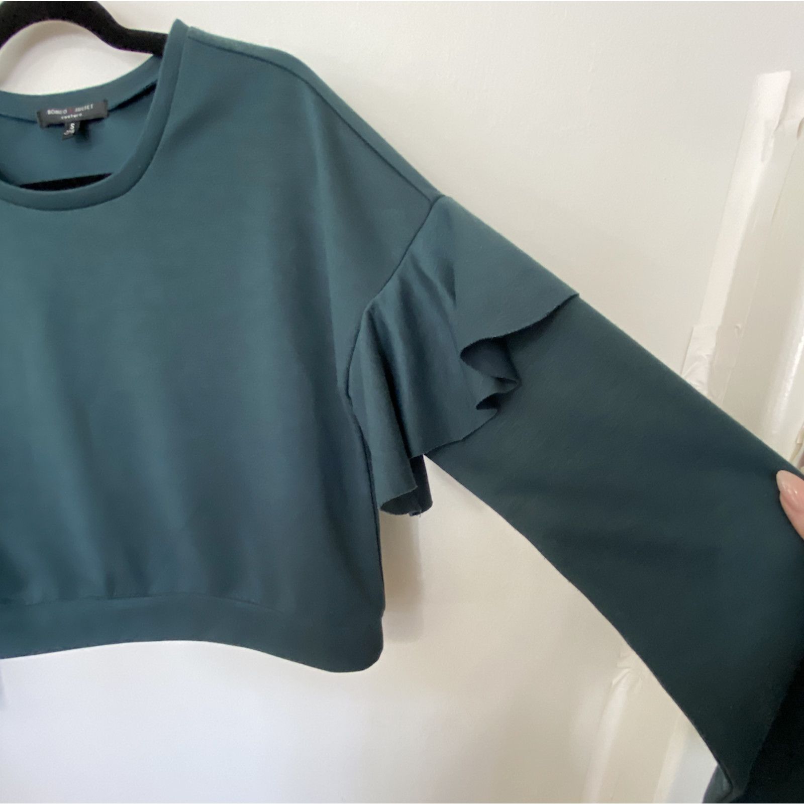 Other Romeo & Juliet Green Ruffle Long Sleeve Round Neck Sweater S Size S / US 4 / IT 40 - 4 Thumbnail