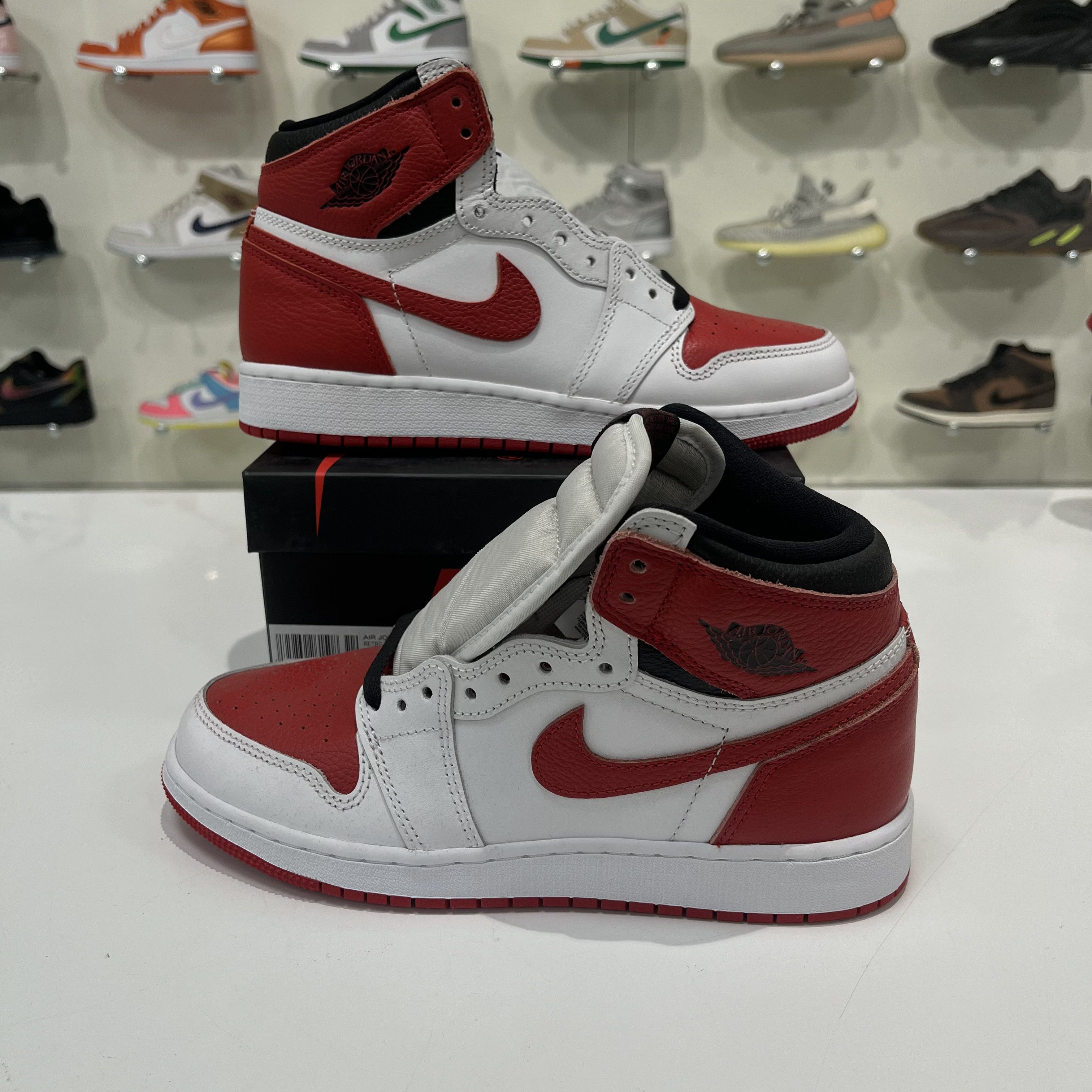 Nike Air Jordan 1 Retro High OG Heritage Size US 5.5 / EU 38 - 1 Thumbnail