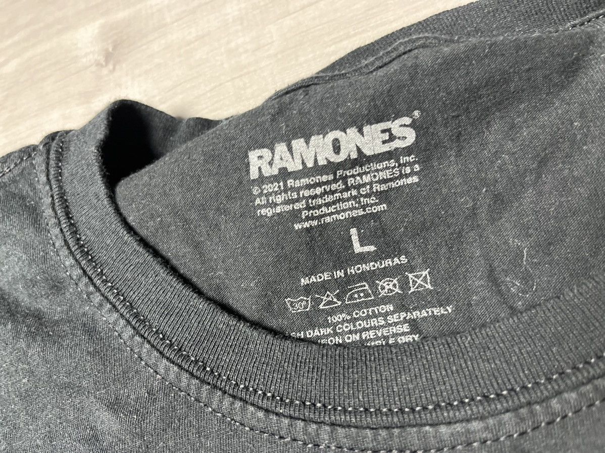 Band Tees Ramones T-shirt rock band tee size Large Size US L / EU 52-54 / 3 - 5 Thumbnail