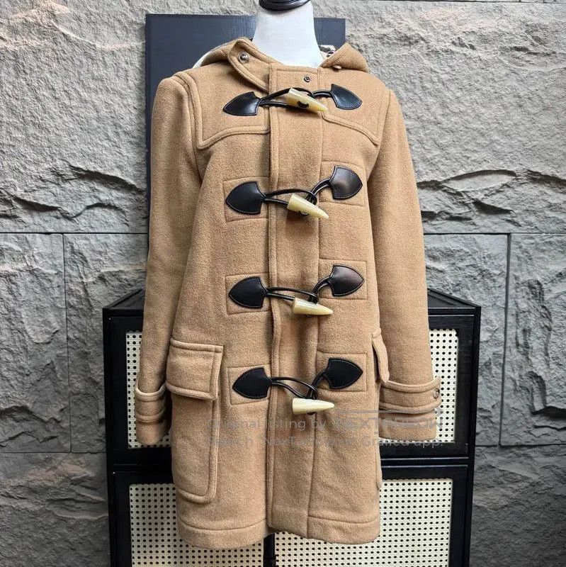 Burberry Burberry Woolen Duffle Coat for Women. Size M / US 6-8 / IT 42-44 - 1 Thumbnail