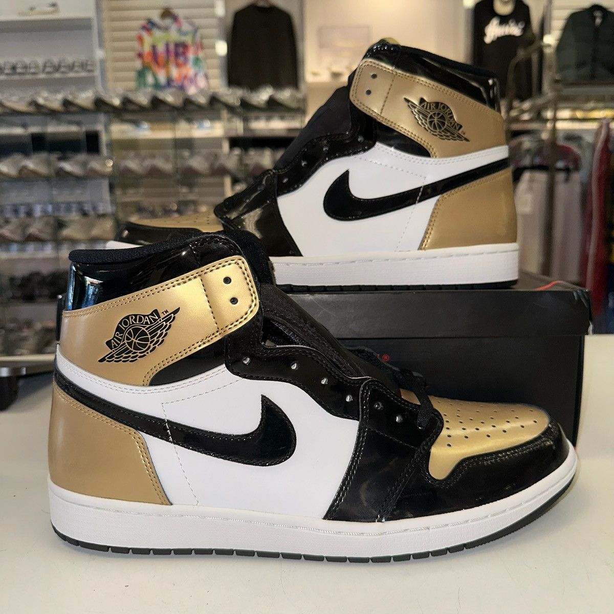 Jordan Brand × Nike Size 13 - Air Jordan 1 Retro OG NRG High Gold Toe Size US 13 / EU 46 - 1 Thumbnail