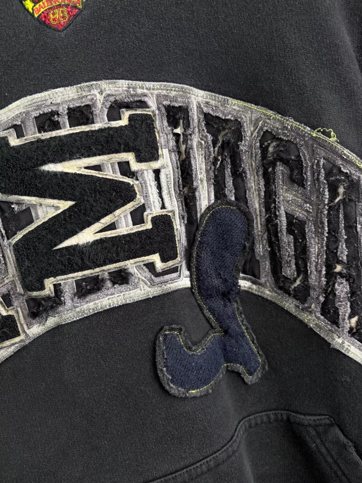 Balenciaga BALENCIAGA Embroidered Logo Hoodie K1 Size US L / EU 52-54 / 3 - 3 Thumbnail
