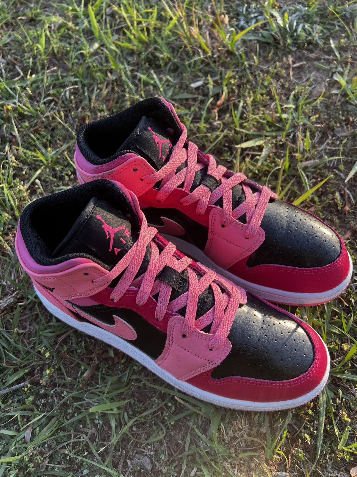 Jordan Brand CLEAN Air Jordan 1 size 6.5 Mens Coral Chalk Pink 2022 Retro Size US 6.5 / EU 39-40 - 2 Thumbnail