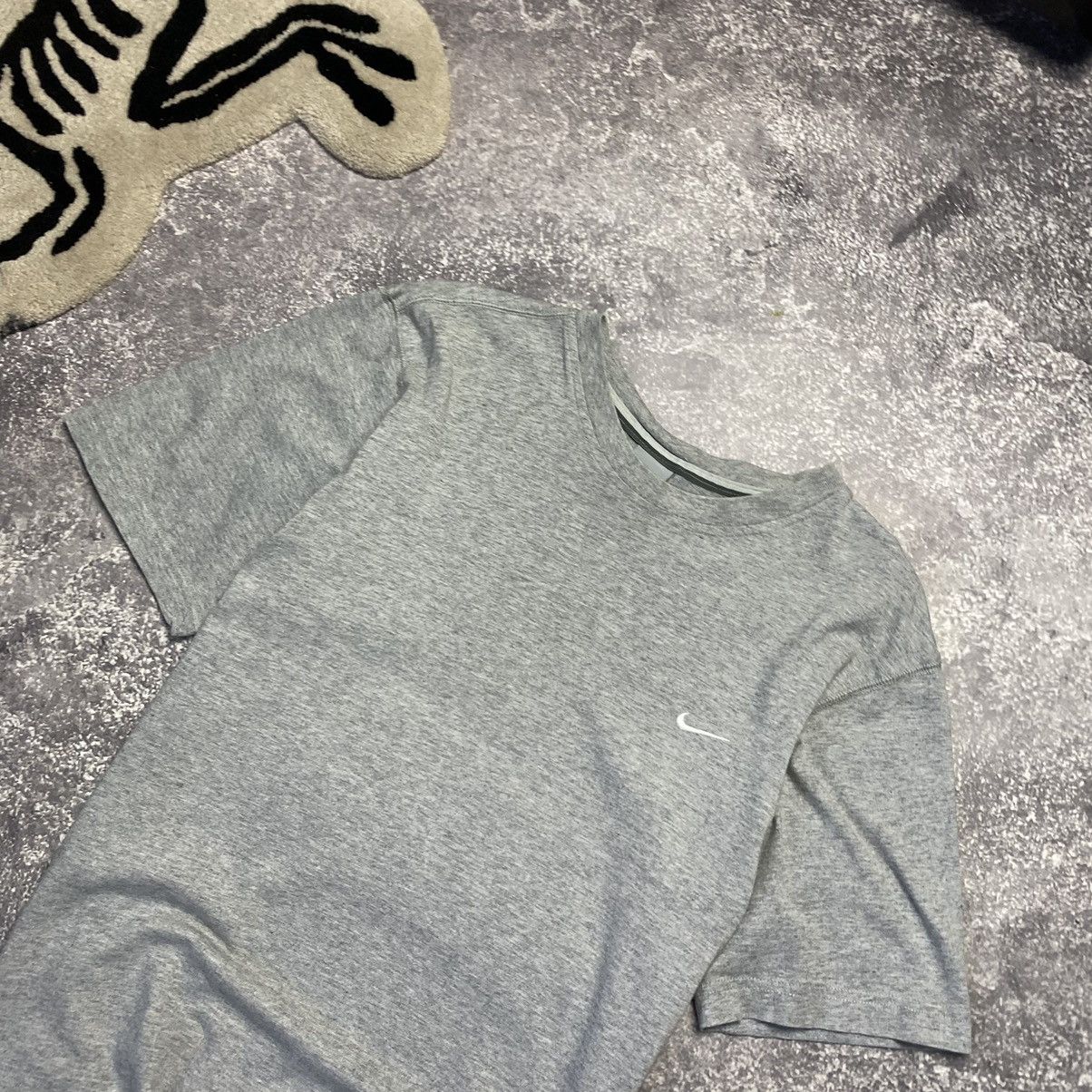 Vintage Vintage Nike Small Swoosh Grey basic 90’s tee Size US M / EU 48-50 / 2 - 3 Thumbnail