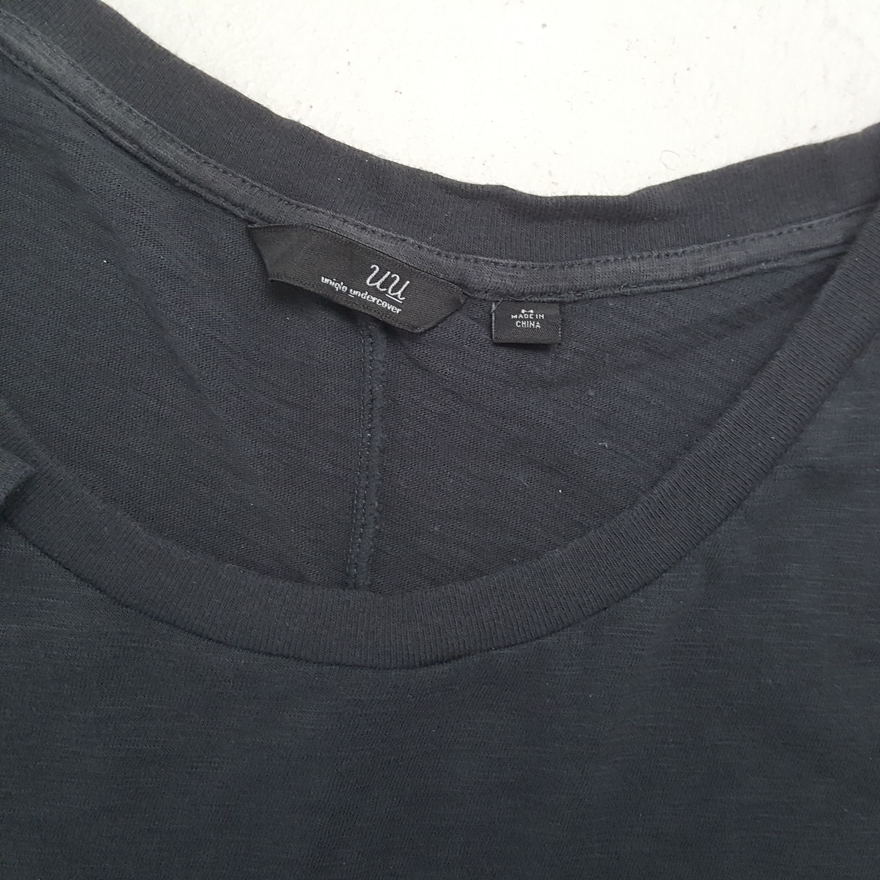 Japanese Brand UNIQLO UNDERCOVER Skulls Design Japanese Brand Tshirt Size US S / EU 44-46 / 1 - 8 Thumbnail
