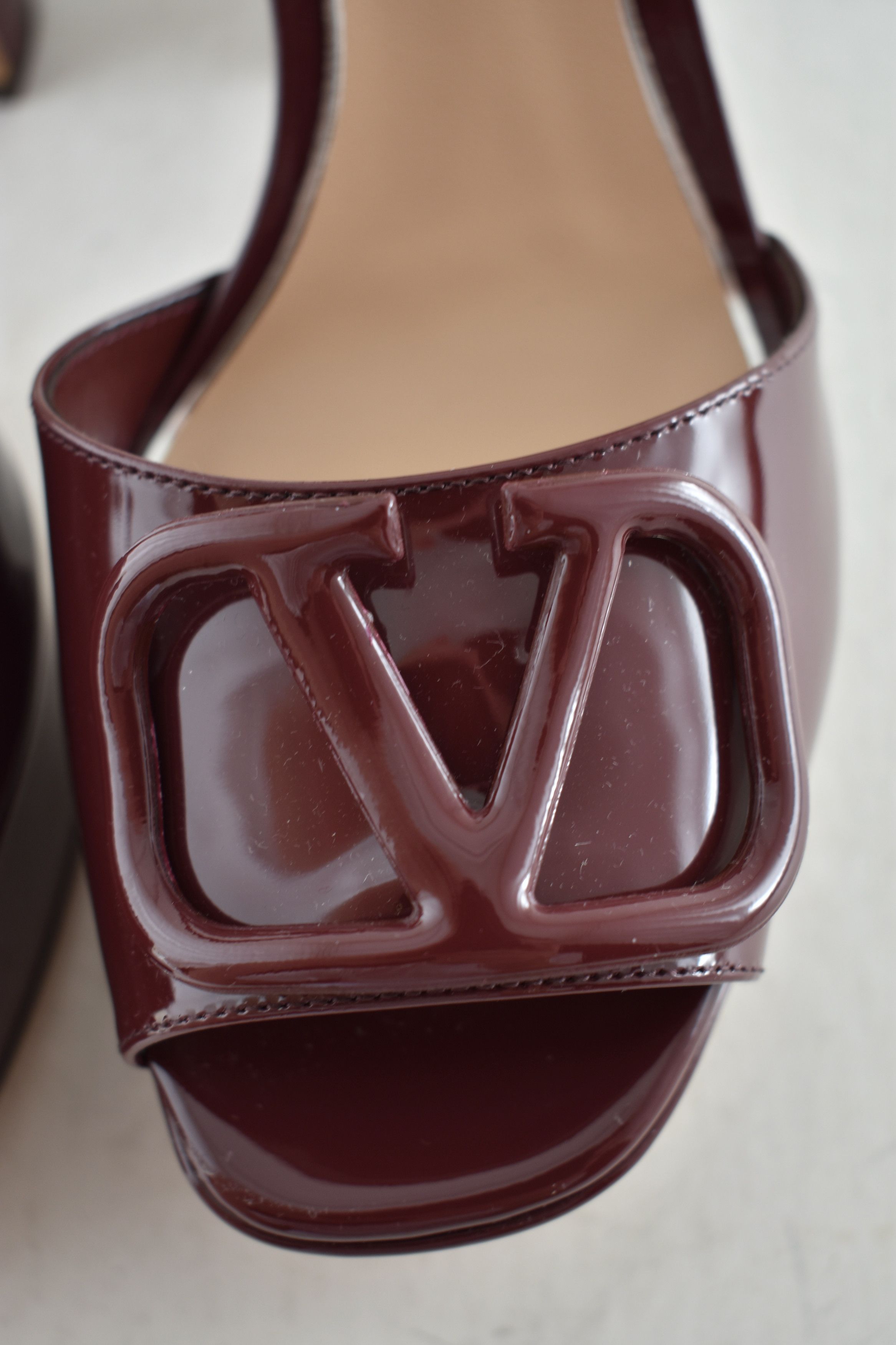 Valentino Valentino VLogo 115mm Burgundy Block Heel Platform Sandal 38 Size US 8 / IT 38 - 10 Thumbnail