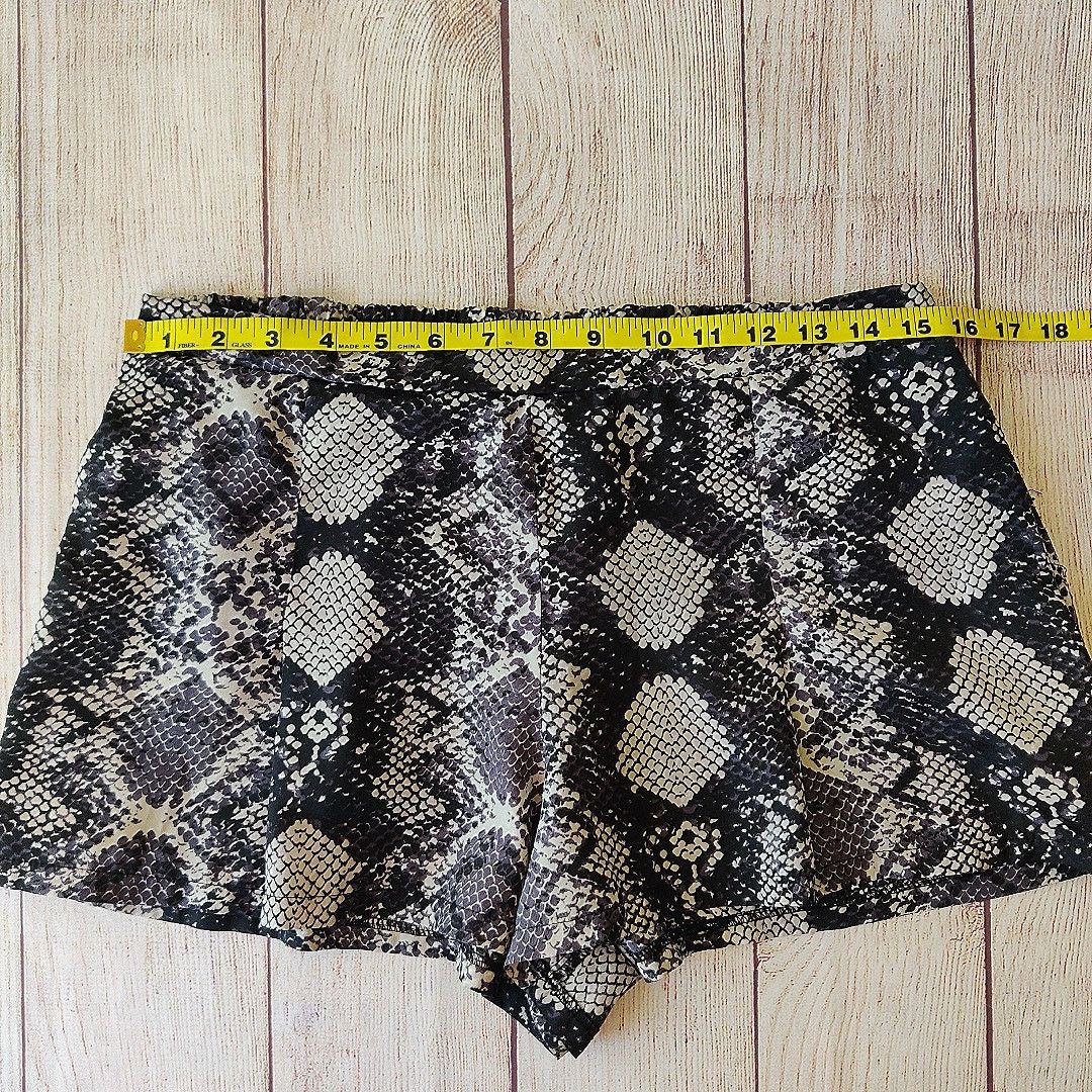 Other Fredericks of Hollywood snakeskin satin sleep shorts sz L Size 34" / US 12 / IT 48 - 7 Thumbnail
