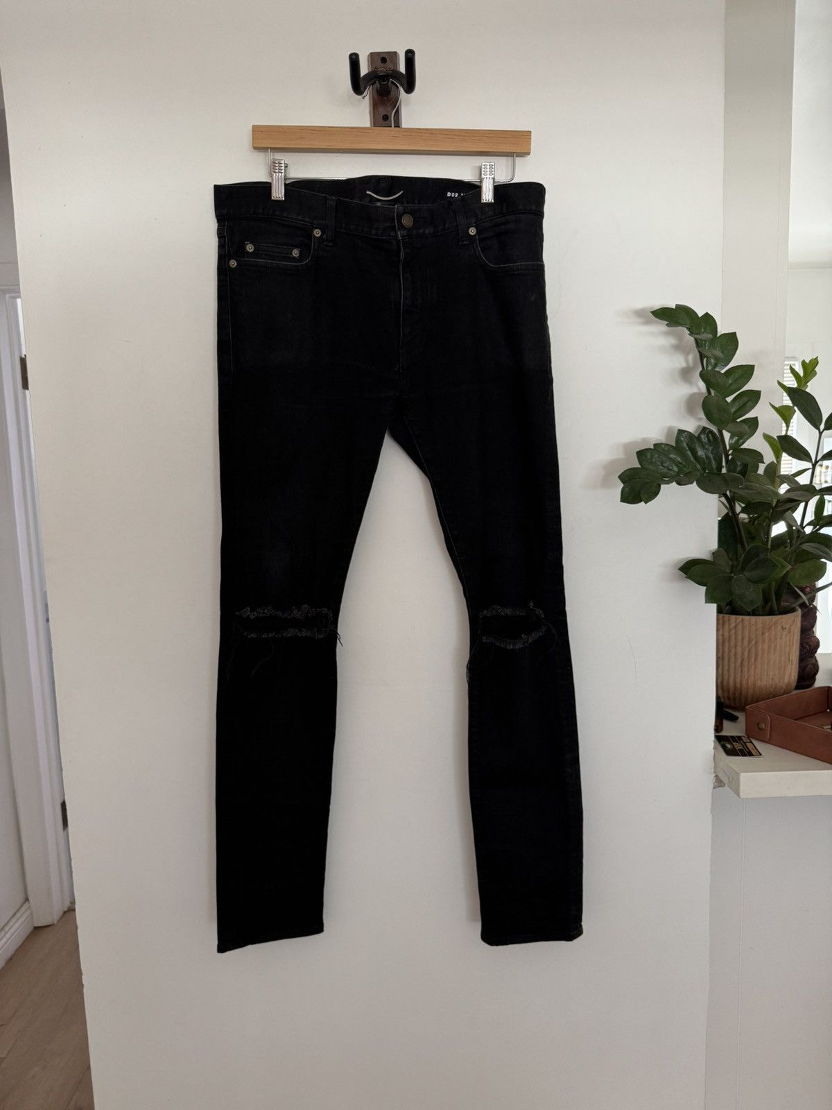 Saint Laurent Paris Hedi 2016 Knee Rip D02 Jeans Size US 33 - 1 Thumbnail
