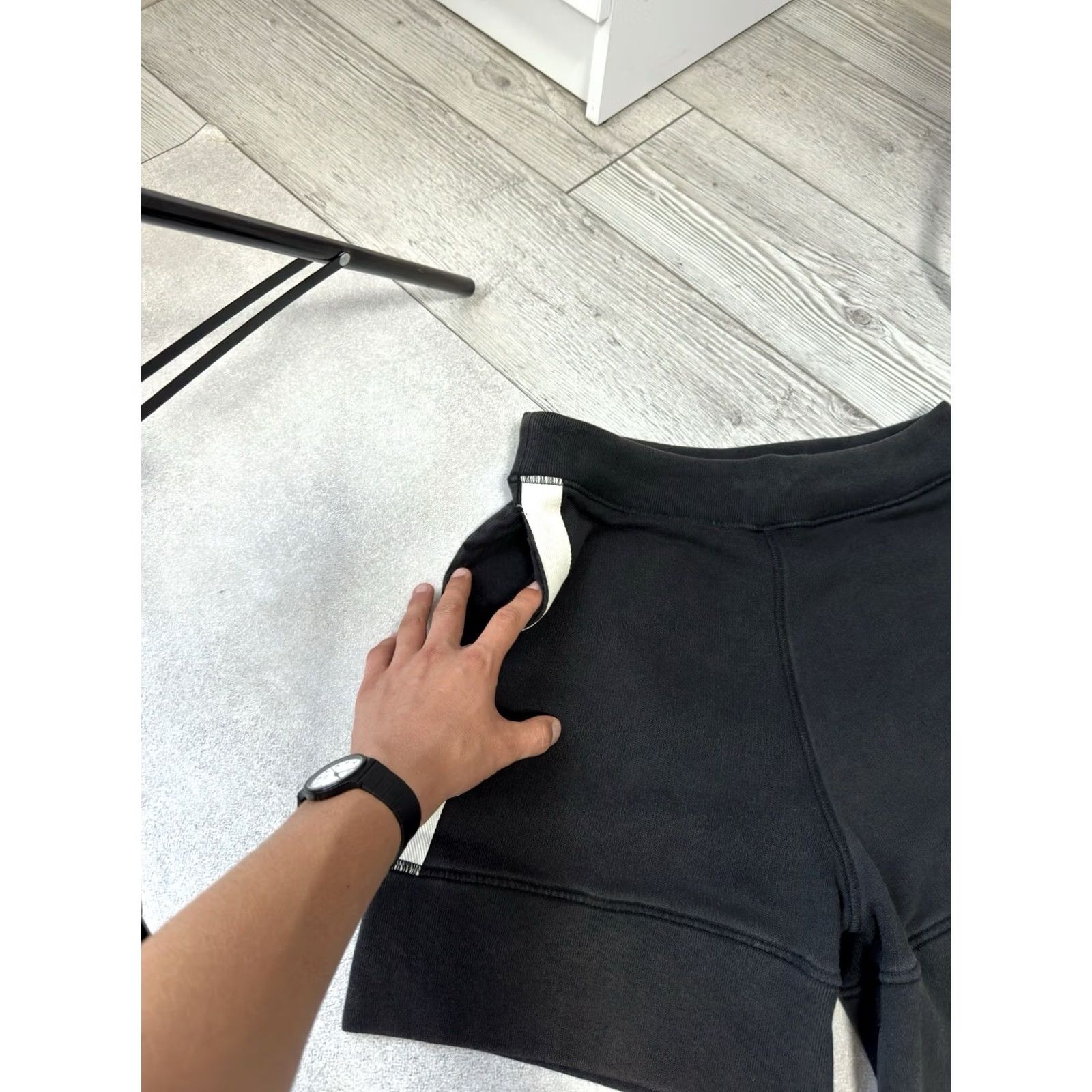Acne Studios Acne Studios Bermuda Shorts Men XS-S Black Measurements waist39 cm inseam13 cm thigh32 cm front rise35 cm length45 cm Size US 29 - 4 Thumbnail