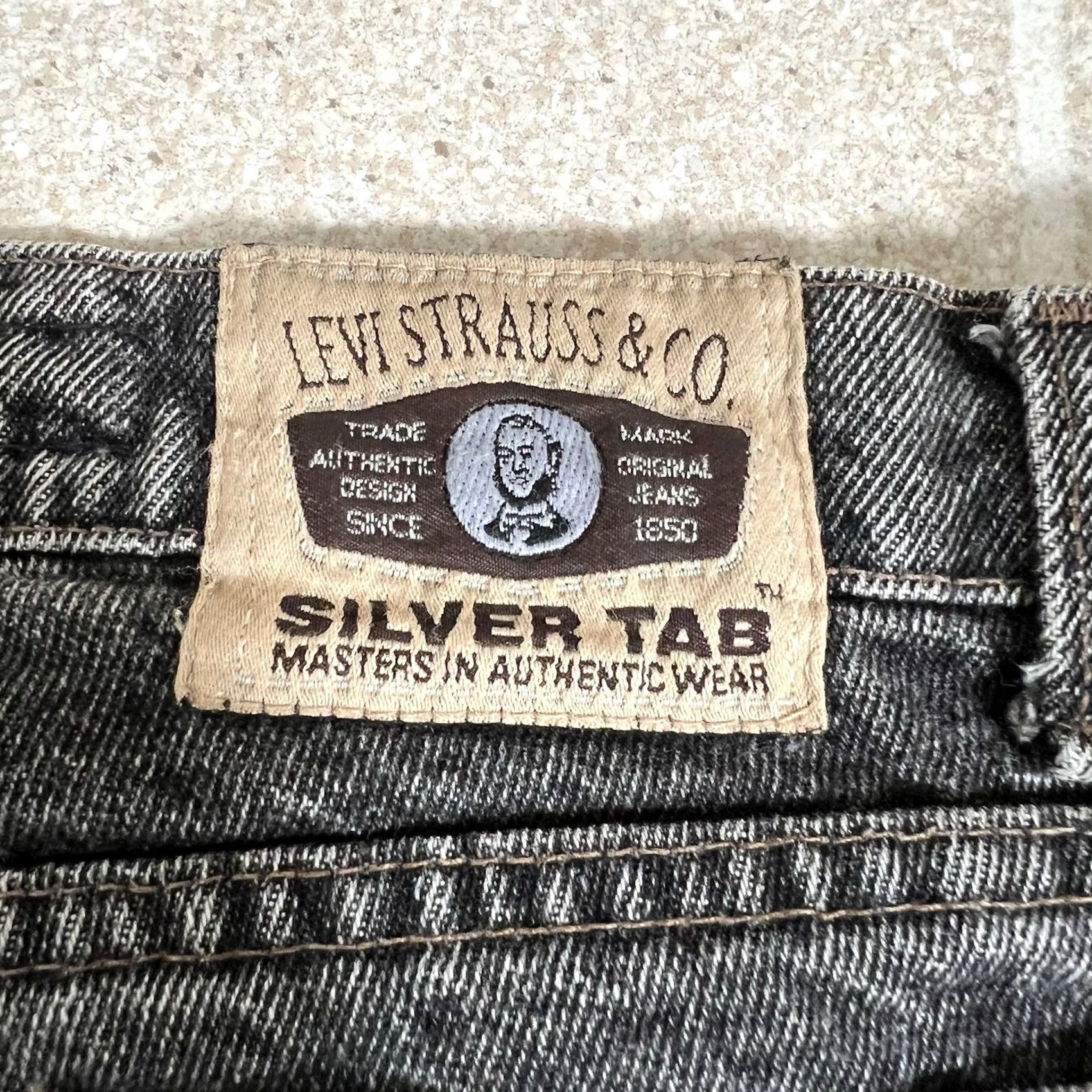 Denime VINTAGE Levis Silvertab Jeans Mens 30 X 26 Black Denim Made in USA Button Fly Jeans Mens 30 Black 1990s Size 30" / US 8 / IT 44 - 4 Thumbnail