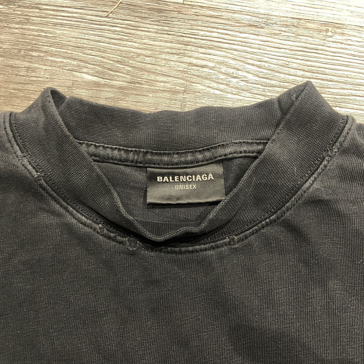 Balenciaga Balenciaga Apple shirt ‘be different’ from AW/22 Size US L / EU 52-54 / 3 - 6 Thumbnail