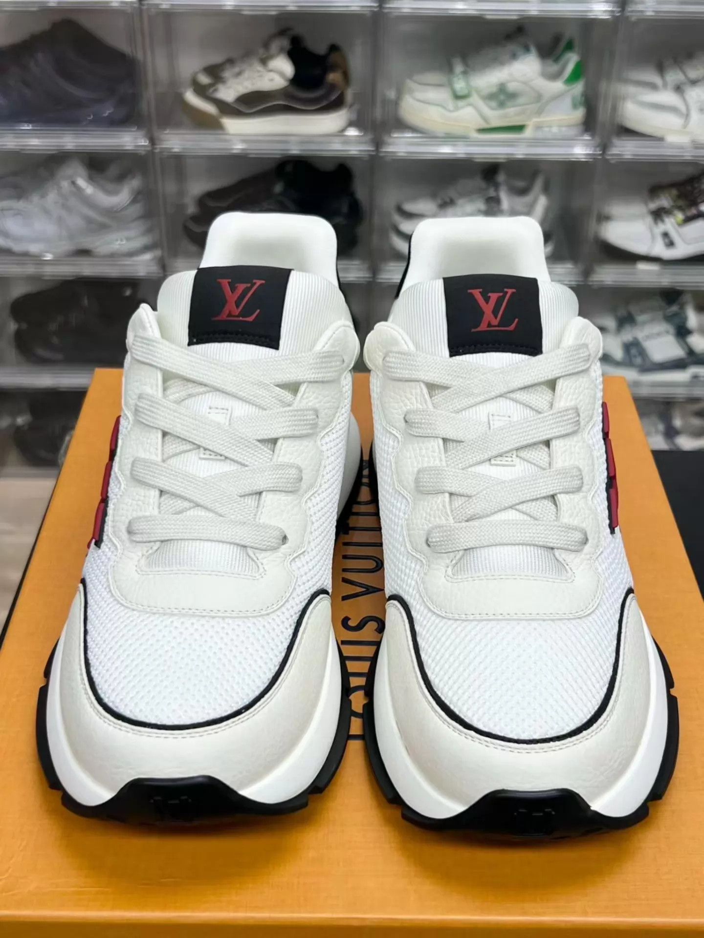 Louis Vuitton LV Classic Beige Casual Shoes Size 43 Rare Vintage Size US 10 / EU 43 - 2 Thumbnail