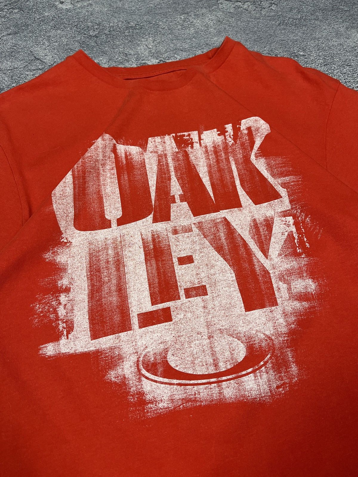 Vintage Vintage Oakley Tee 2000s Big Logo Gorpcore Y2K Size US XL / EU 56 / 4 - 3 Thumbnail