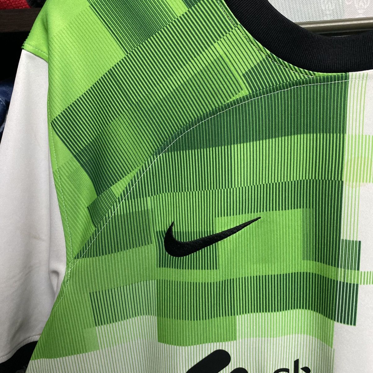Nike Mens Nike Liverpool 2019 Sport football jersey Size US M / EU 48-50 / 2 - 4 Thumbnail