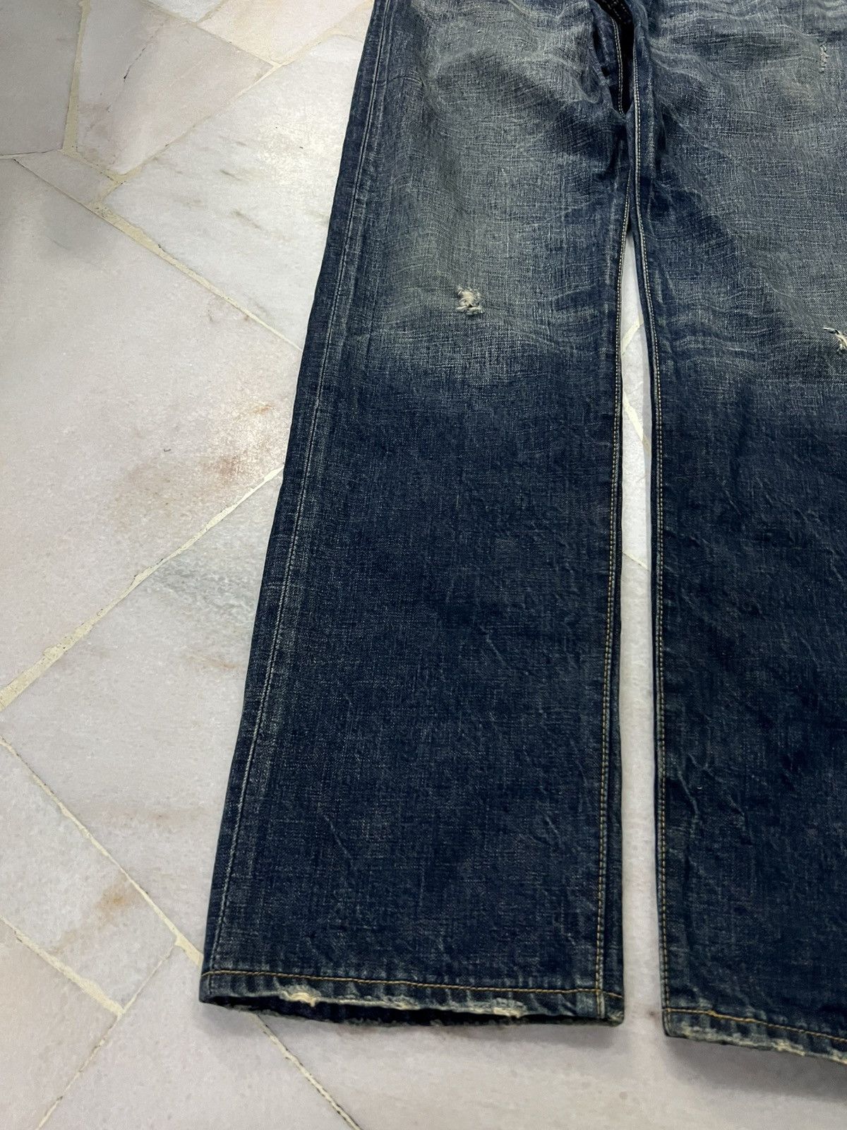 Levi's × Levi's Vintage Clothing VINTAGE 90’s STYLE LEVIS 501 BUTTON FLY DISTRESS JEANS Size US 31 - 3 Thumbnail