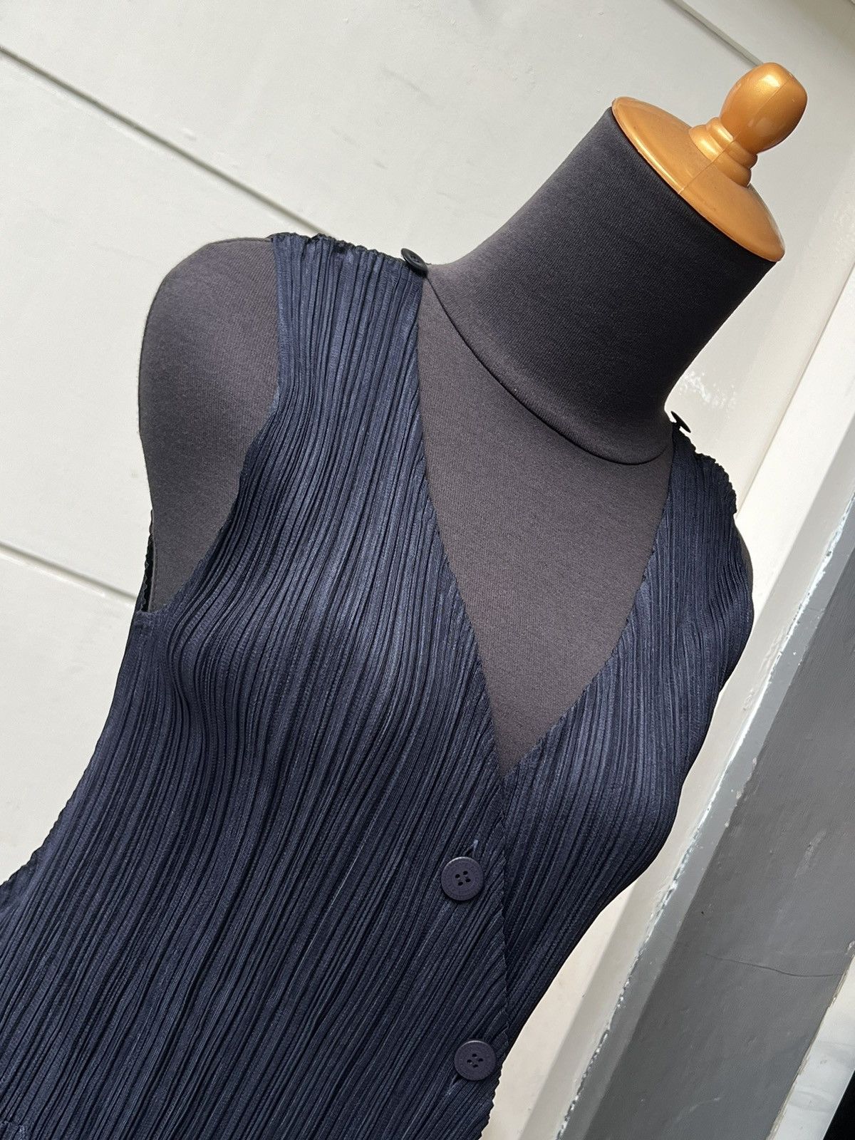 Pleats Please Issey Miyake ISSEY MIYAKE PLEATS PLEASE Asymmetrical buttom up vest Size US S / EU 44-46 / 1 - 12 Thumbnail
