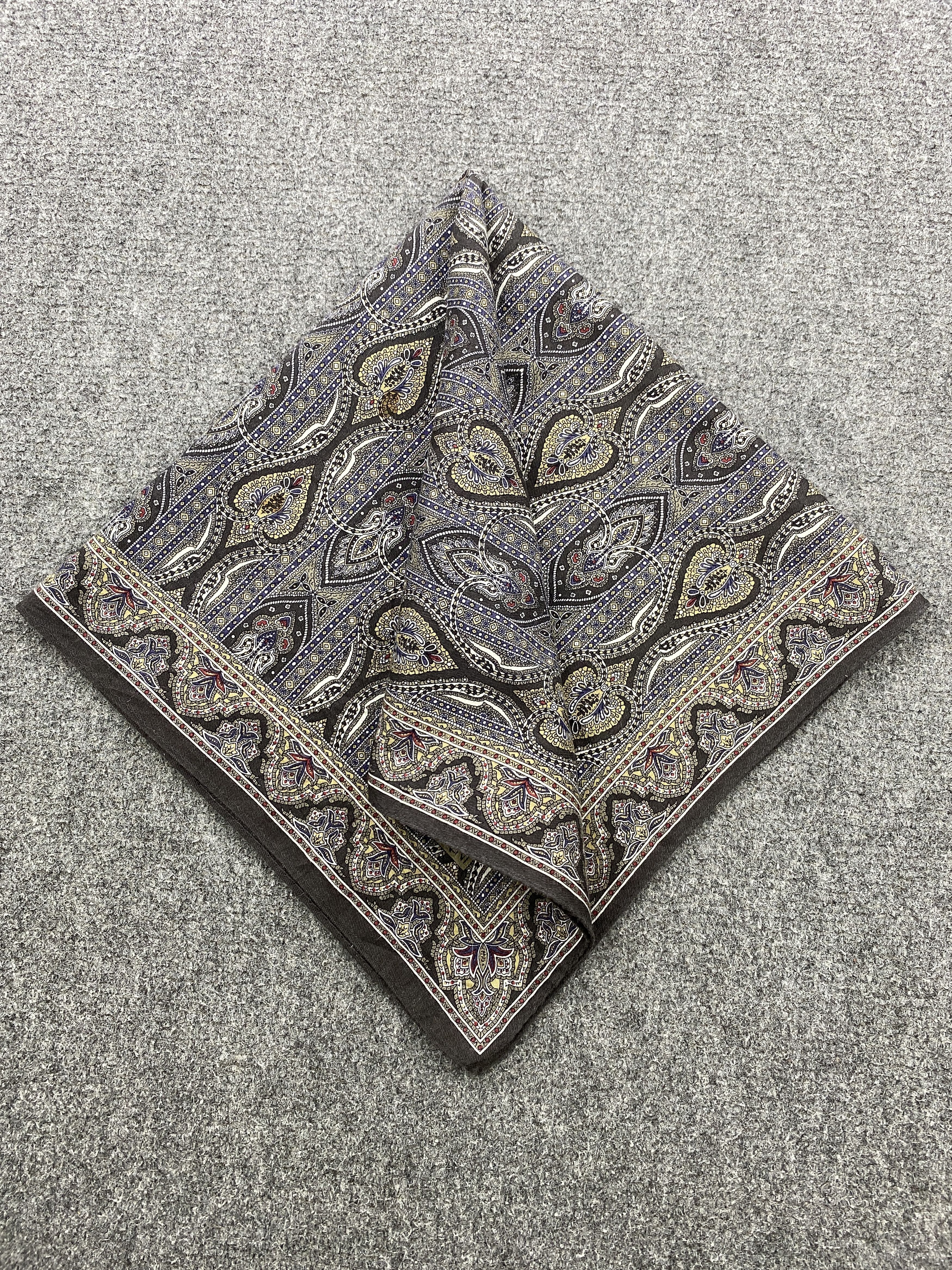 Vintage Yves Saint Laurent Handkerchief /Neckerchief HKC0715 Size ONE SIZE - 3 Thumbnail