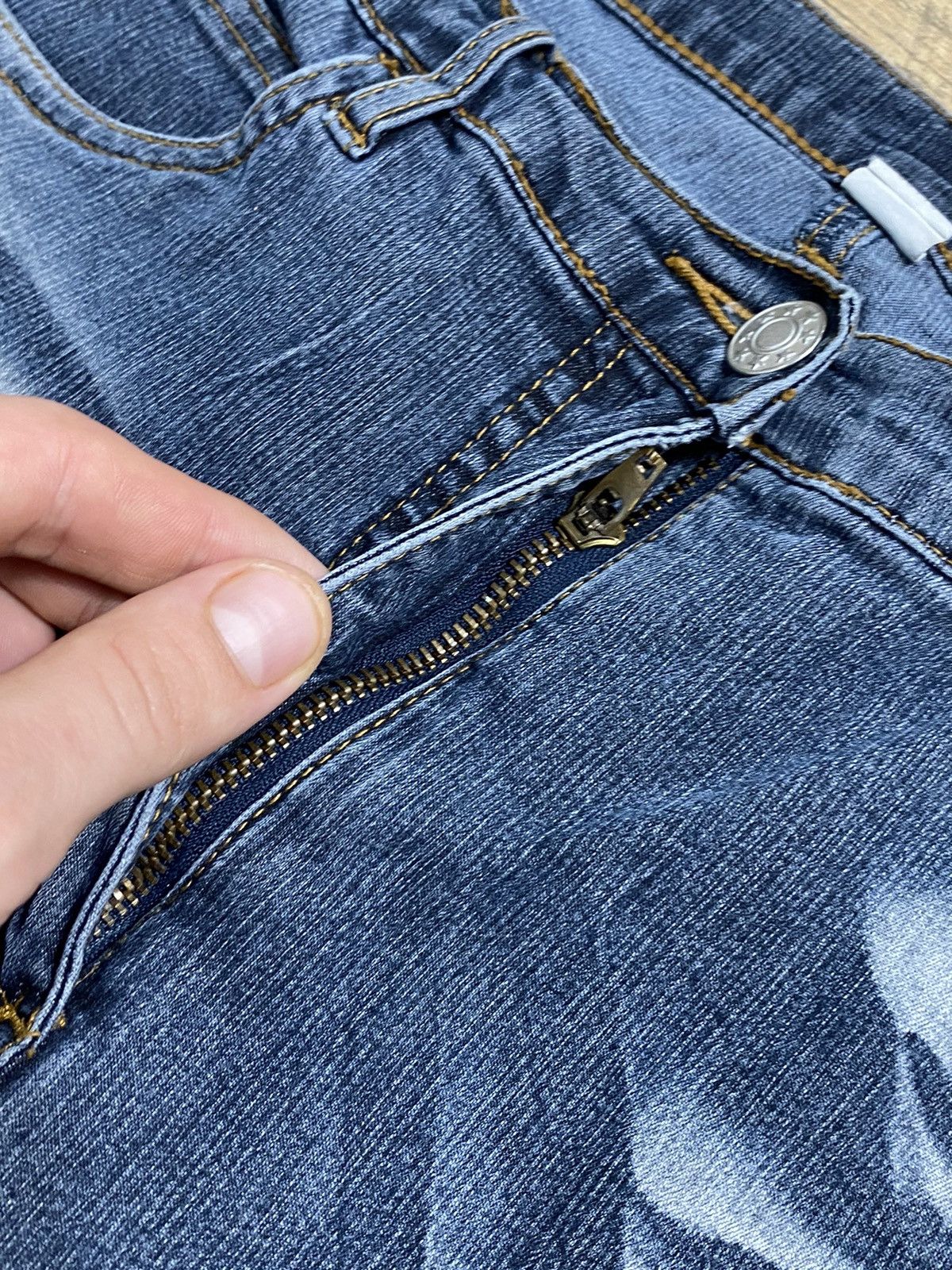 Japanese Brand Y2K Vintage Blue Acid Wash Wave Pattern Denim Jeans Size 28" / US 6 / IT 42 - 9 Thumbnail