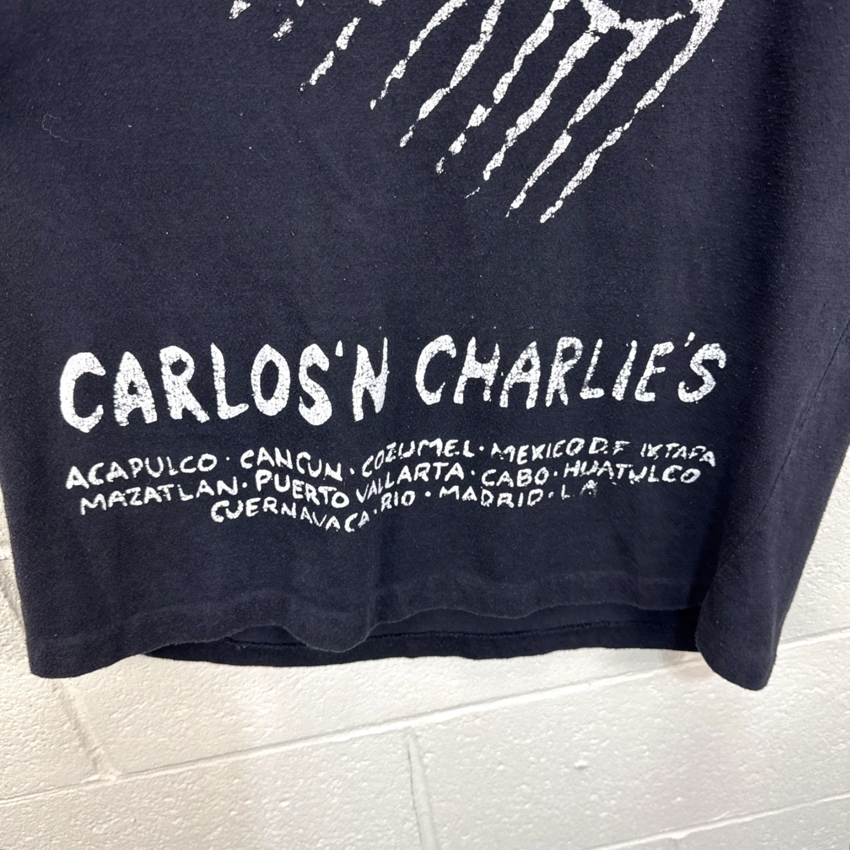 Vintage VINTAGE Clothesline Carlos 'n Charlie's Bar Acapulco T-Shirt Unisex Adults Black 90s Graphic Print Double-Sided Short Sleeve Crew Neck M Size US M / EU 48-50 / 2 - 7 Thumbnail