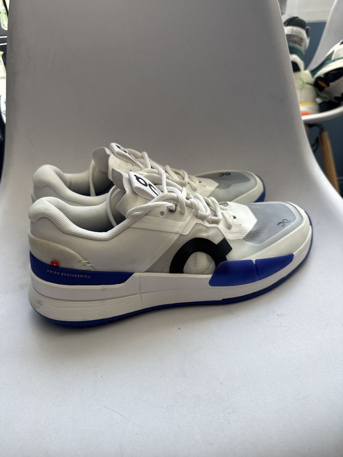 On On Roger Pro 2 Size US 10 / EU 43 - 7 Thumbnail