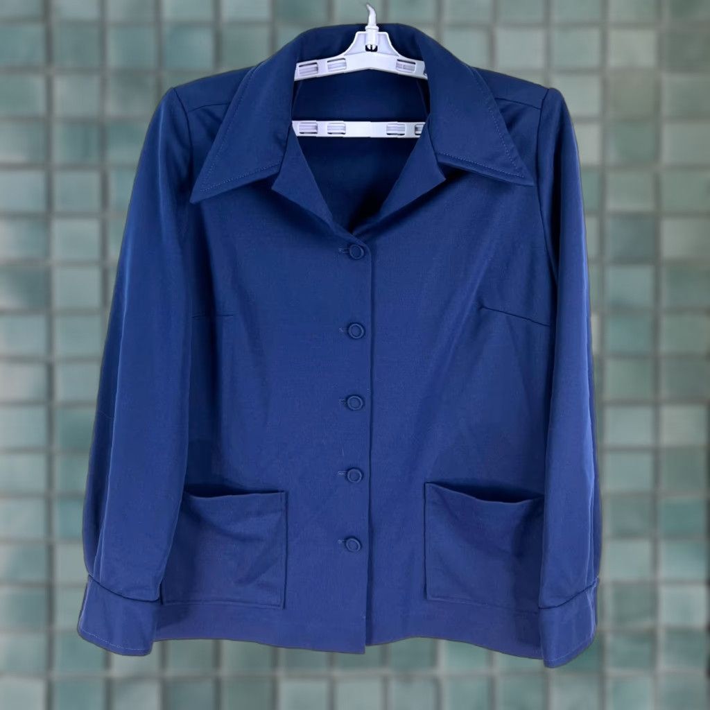 Vintage VINTAGE American Vintage Blazer Womens M Navy Blue Solid 70s Lined Five-Button Front Peak Lapel Mid-Length Jac​ket"} Size M / US 6-8 / IT 42-44 - 1 Thumbnail
