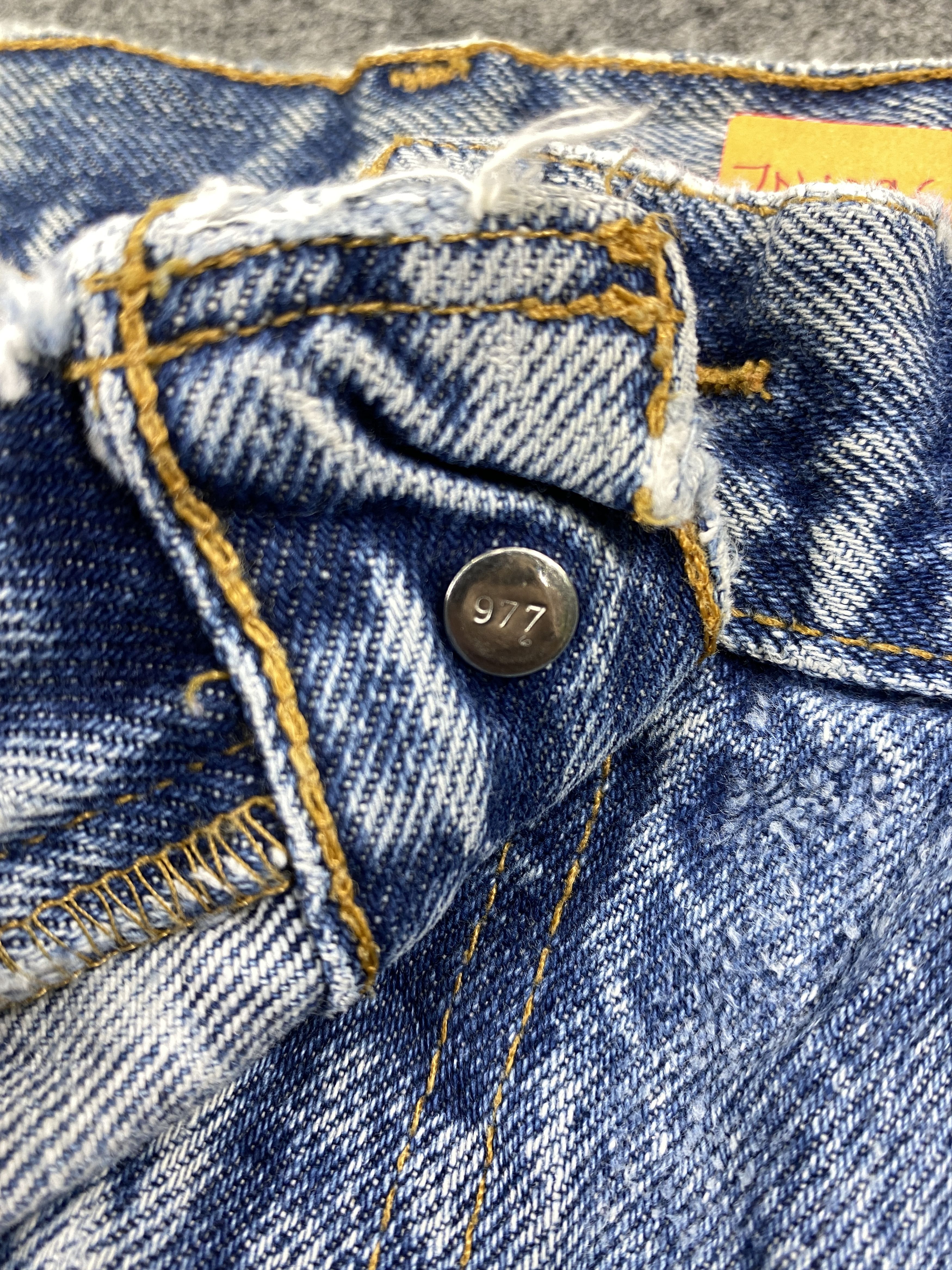 Levi's Blue Wash Vintage Levi's 505 Jeans 39x30 Denim -JN1296 Size US 39 - 7 Thumbnail