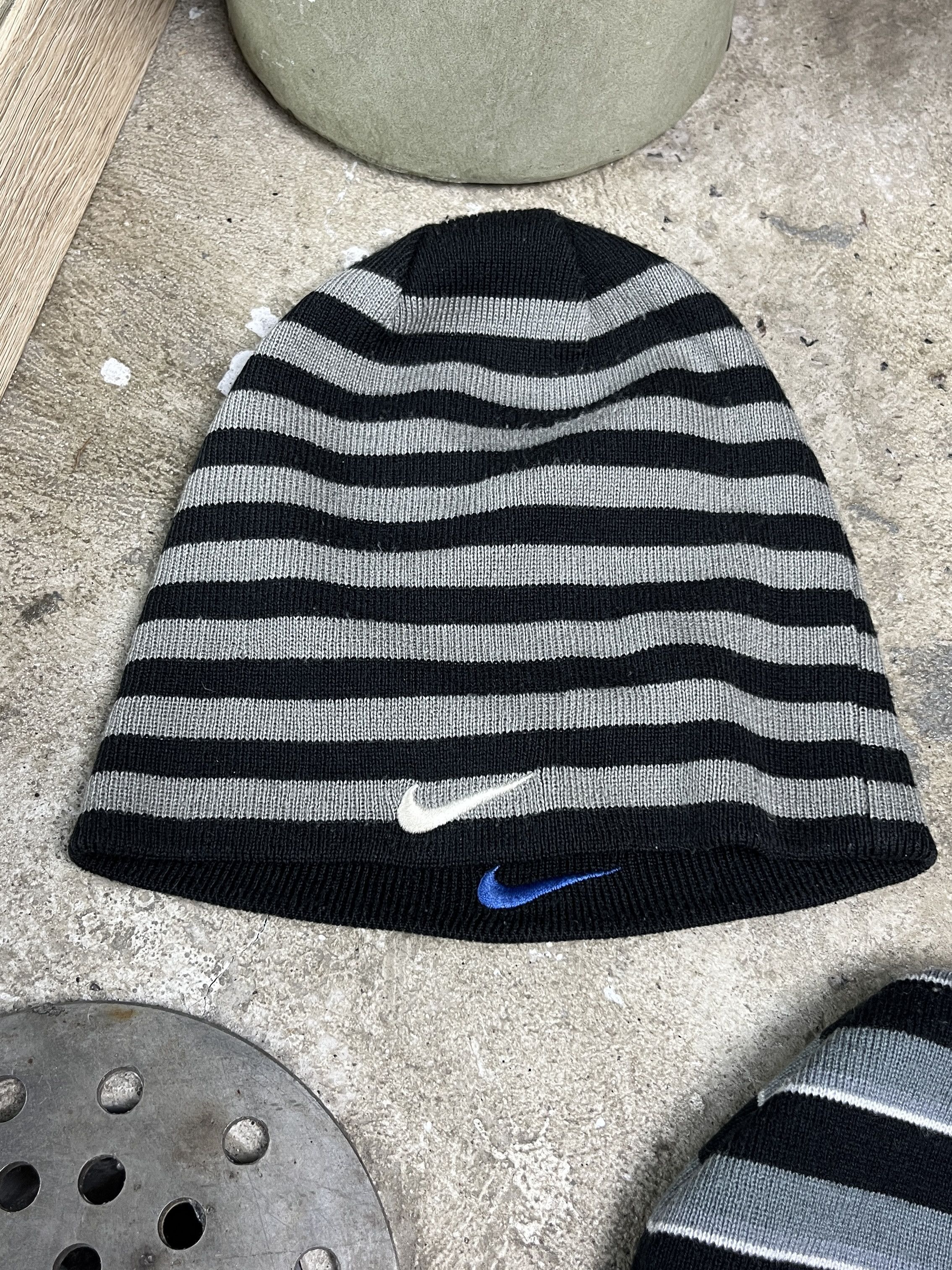 Vintage 2000s NIKE STRIPED REVERSIBLE SWOOSH BEANIE - № 4502 Size ONE SIZE - 2 Thumbnail