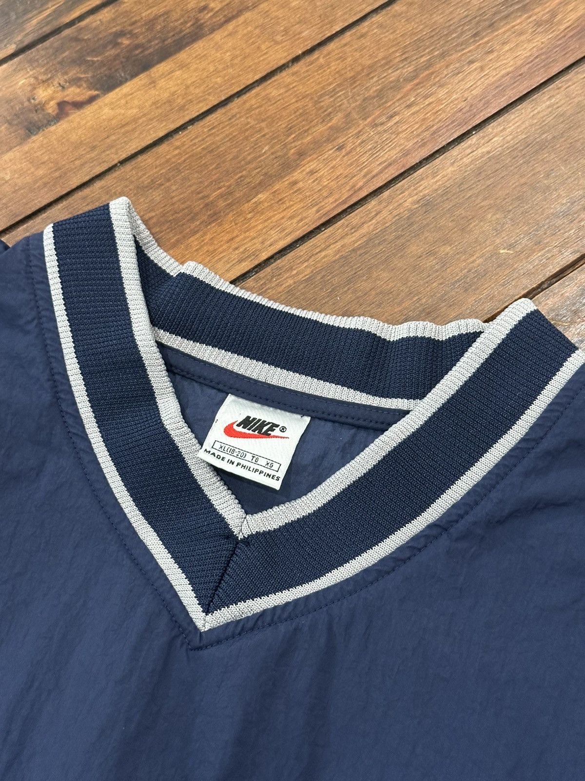 Nike Vintage 90s Nike Navy Blue Gray & Red Swoosh Windbreaker XL Size US XL / EU 56 / 4 - 5 Thumbnail