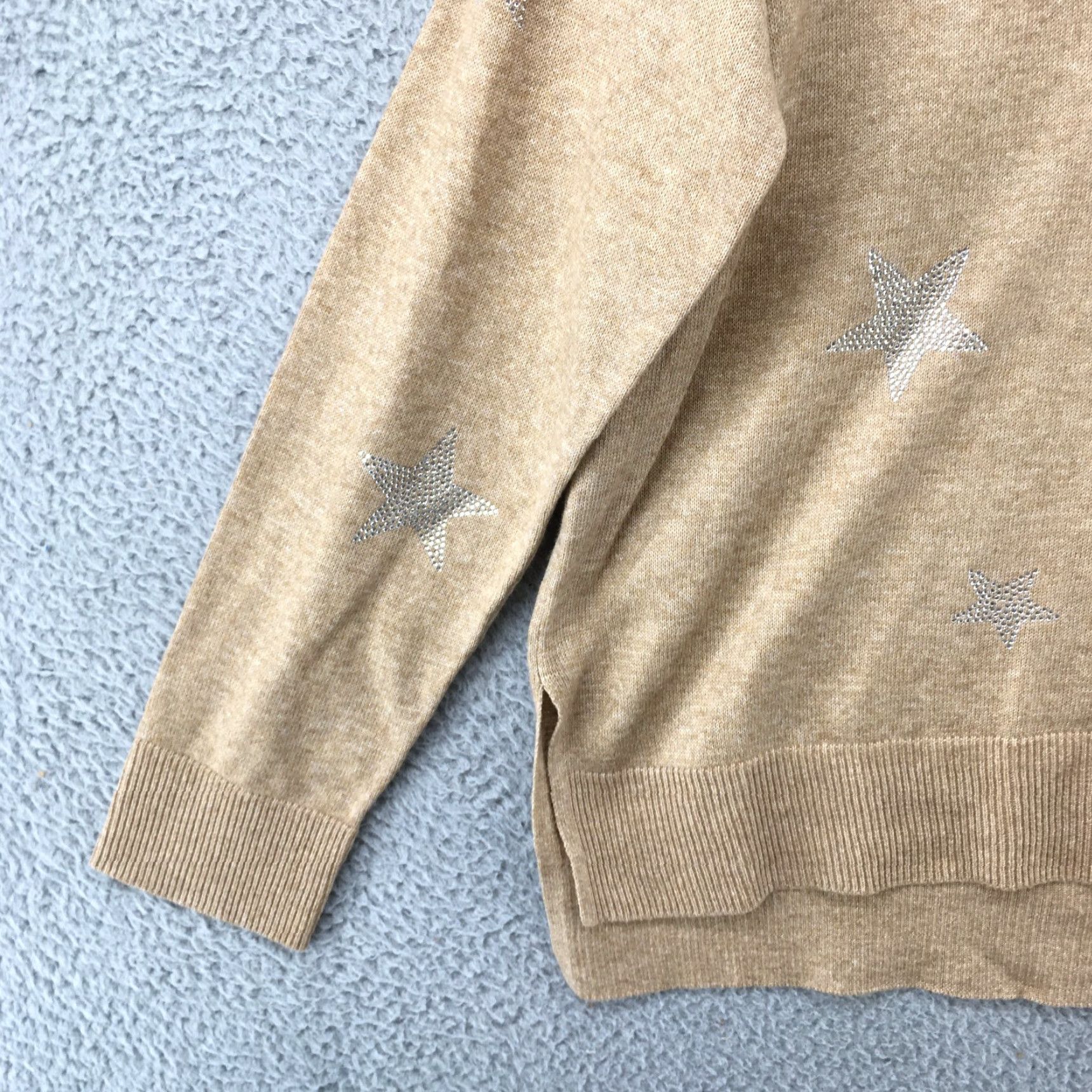 Vintage Knox Rose Vneck Sweater Womens M Beige Stars Polyester Long Sleeve Pullover Size M / US 6-8 / IT 42-44 - 3 Thumbnail