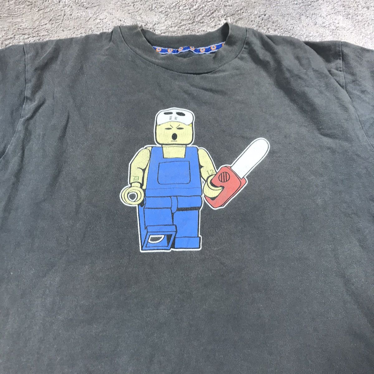 Vintage Vintage Y2K Graphic Tee Lego Man Skate Streetwear Thrashed M Size US M / EU 48-50 / 2 - 2 Thumbnail