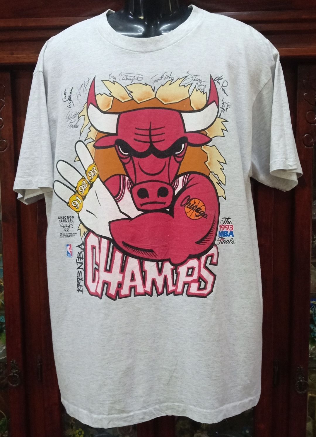 NBA × Vintage Vintage 90s Chicago Bulls 1993 NBA Champs T-shirt Size US XL / EU 56 / 4 - 1 Thumbnail