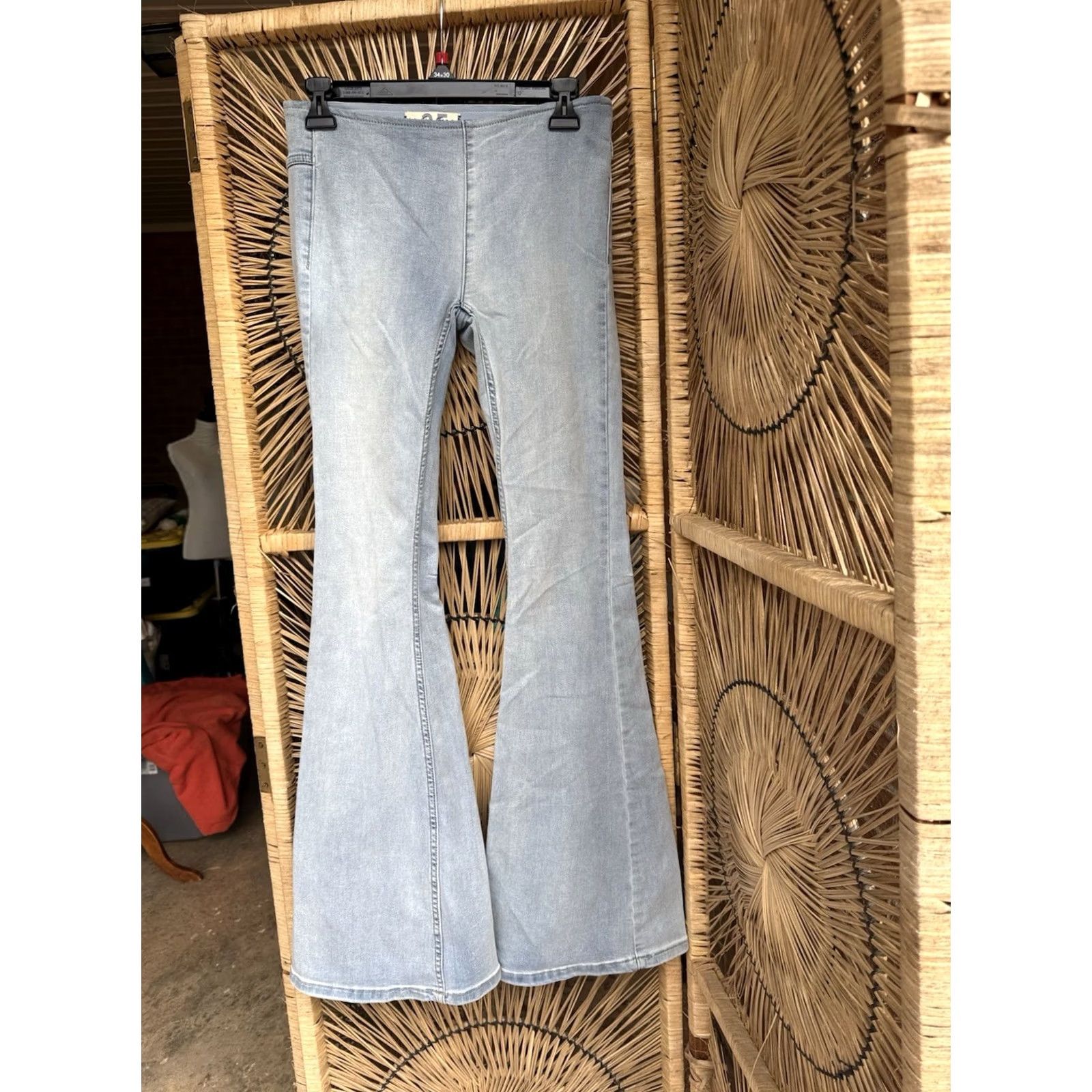 Vintage VINTAGE We The Free Jeans Bell Bottom Flare Low Rise Light Wash 25 Blue Denim Casual Womens Size 42" / US 20 - 2 Thumbnail