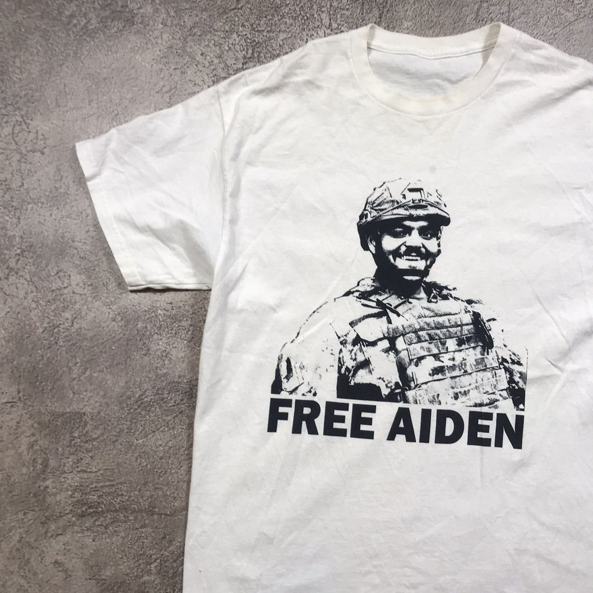 Vintage Vintage Graphic Tee Free Aiden Soldier Face Streetwear L Size US L / EU 52-54 / 3 - 2 Thumbnail