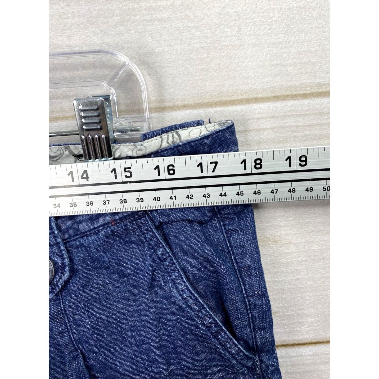 Fox Racing Fox Racing Jean Shorts Woman’s Size 11 Pleated Cuffed Button Detail Mini Y2K 90s Womens Jeans Shorts Denim Blue 90s Fox Size 32" / US 10 / IT 46 - 4 Thumbnail
