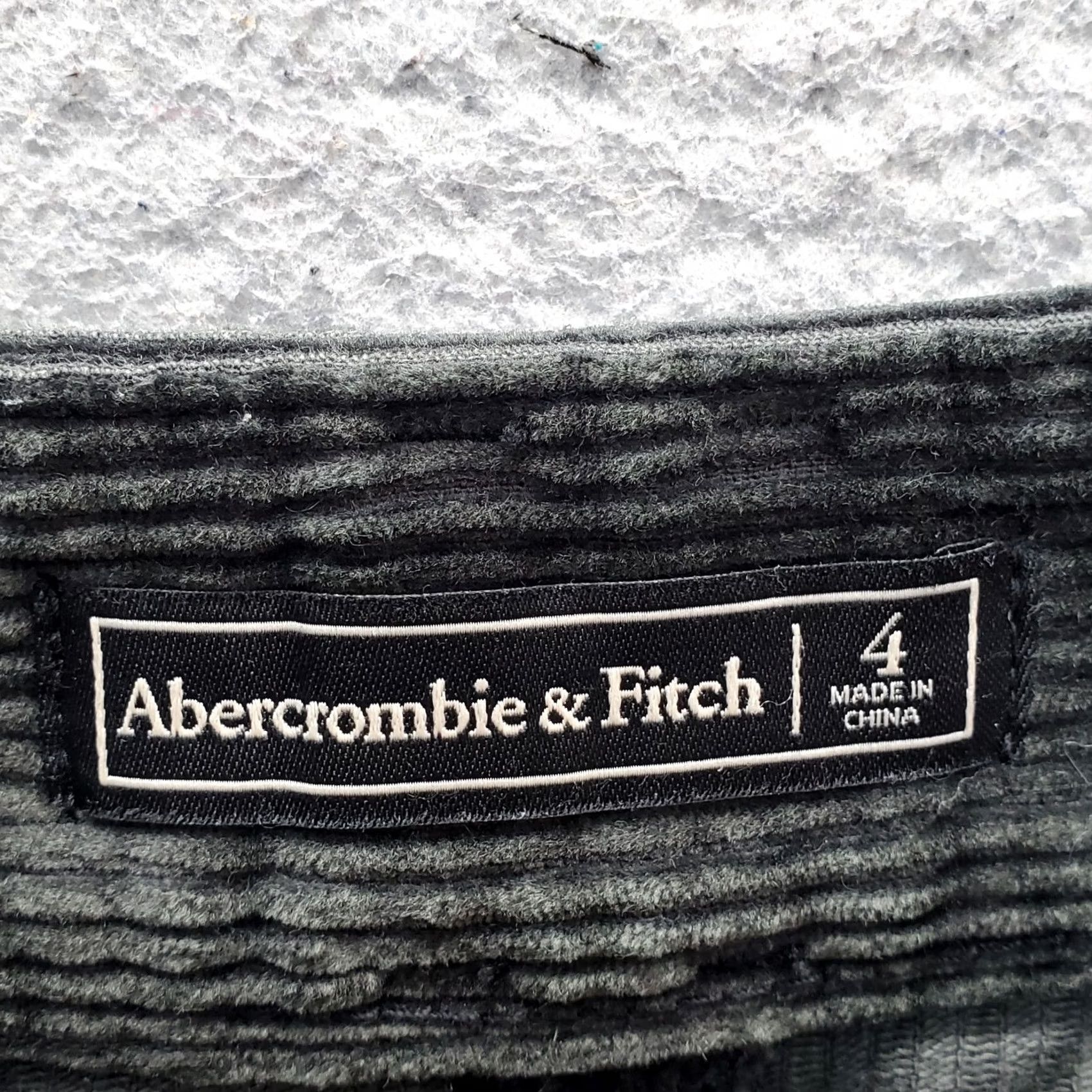 Abercrombie & Fitch Abercrombie & Fitch Mini Skirt Womens Size 4 Green Corduroy Flap Pocket 2 Button Fly, White Space, N/A? Size 27" / US 4 / IT 40 - 5 Thumbnail