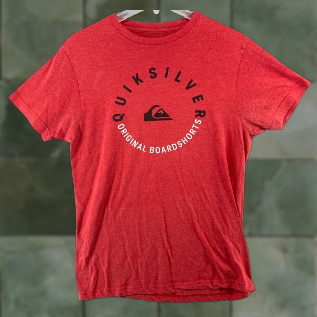 Quiksilver Quiksilver TShirt Mens Regular Red Beach Shirt M Red Graphic Print Short Sleeve Crew Neck Jersey Cotton Blend All Seasons Regular Fit Size US M / EU 48-50 / 2 - 1 Thumbnail