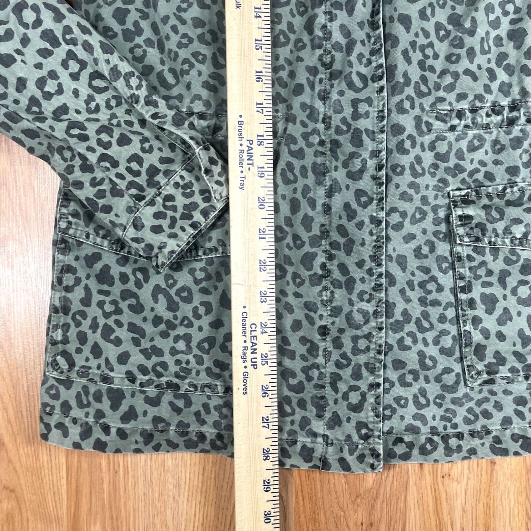 Forever 21 Forever 21 Jacket Camouflage Womens Size M Front Zip Button Coat Shirt Long Sleeve Jacket Womens Mens? Size M / US 6-8 / IT 42-44 - 4 Thumbnail