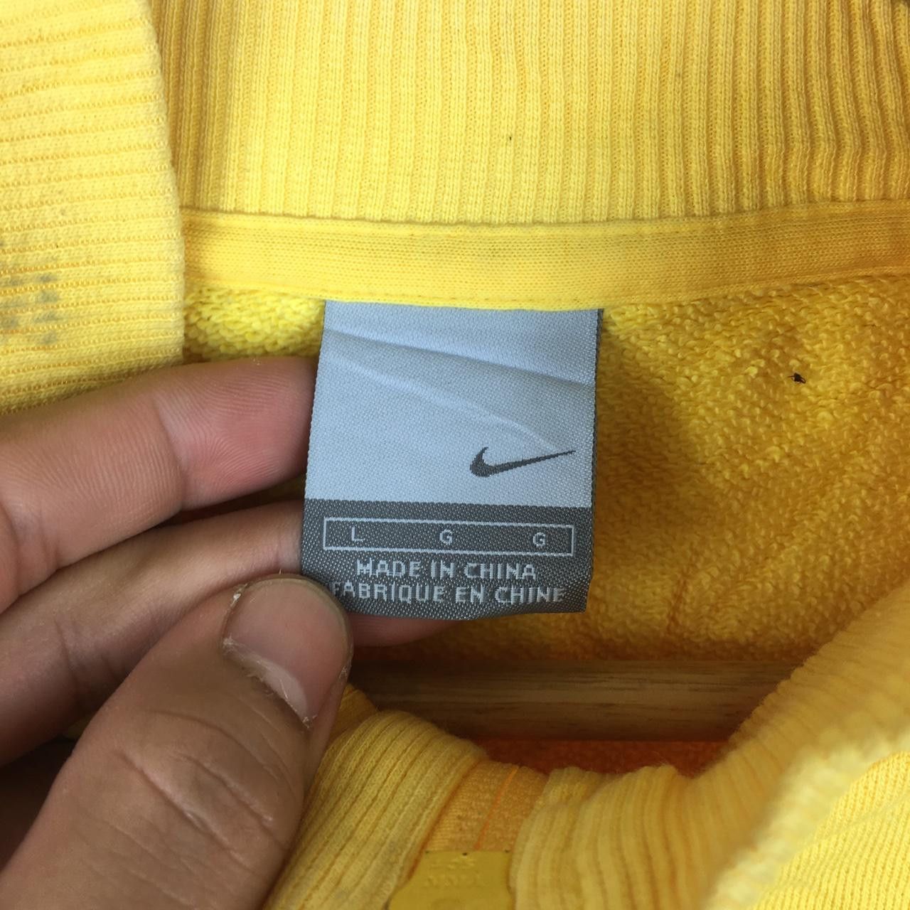 Vintage Vintage NIKE Swoosh Logo Brazil Team 2004 Yellow Large Size US L / EU 52-54 / 3 - 3 Thumbnail