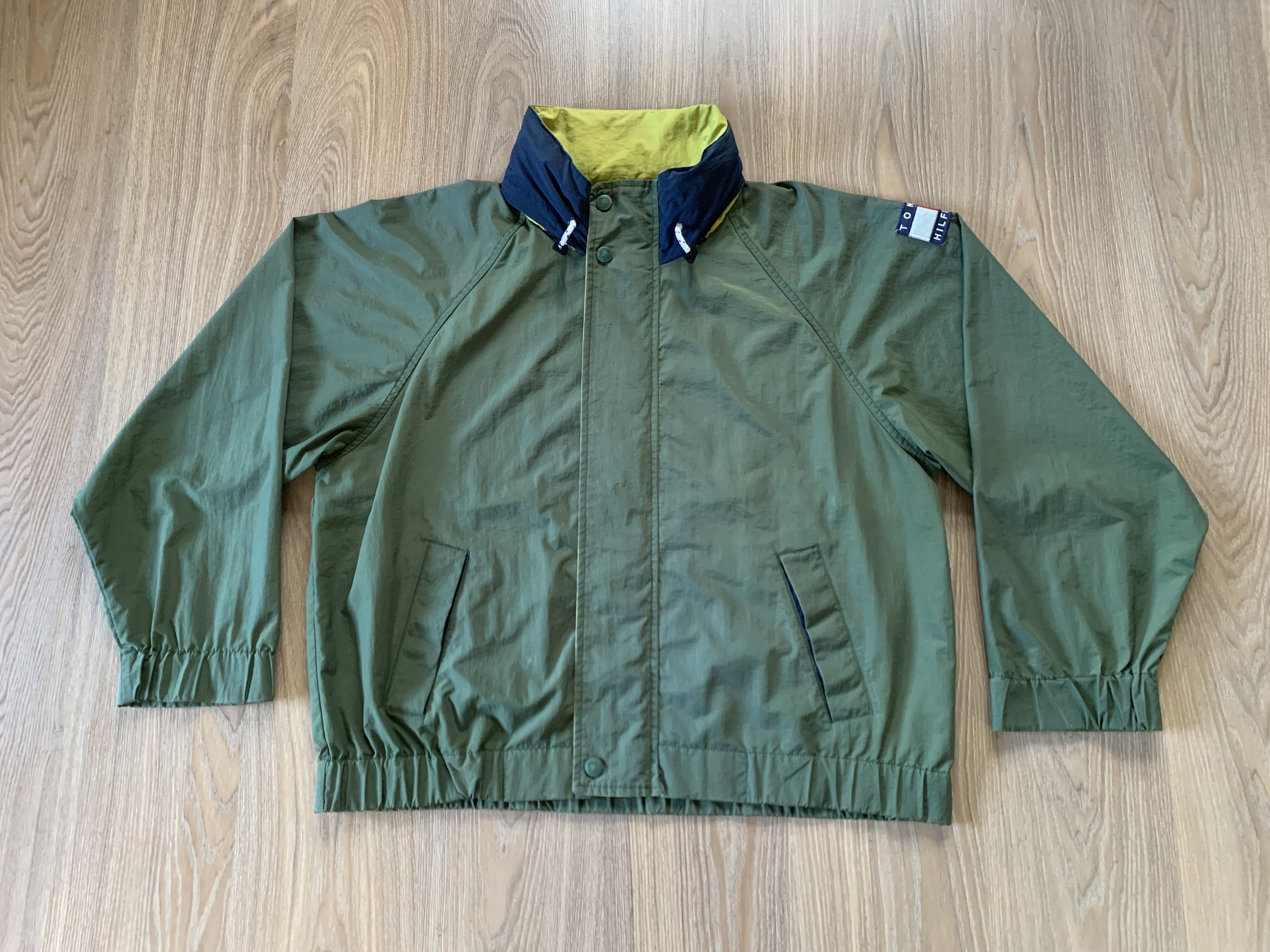 Tommy Hilfiger × Vintage Vintage Tommy Hilfiger Windbreaker Jacket 90s Size US XL / EU 56 / 4 - 2 Thumbnail