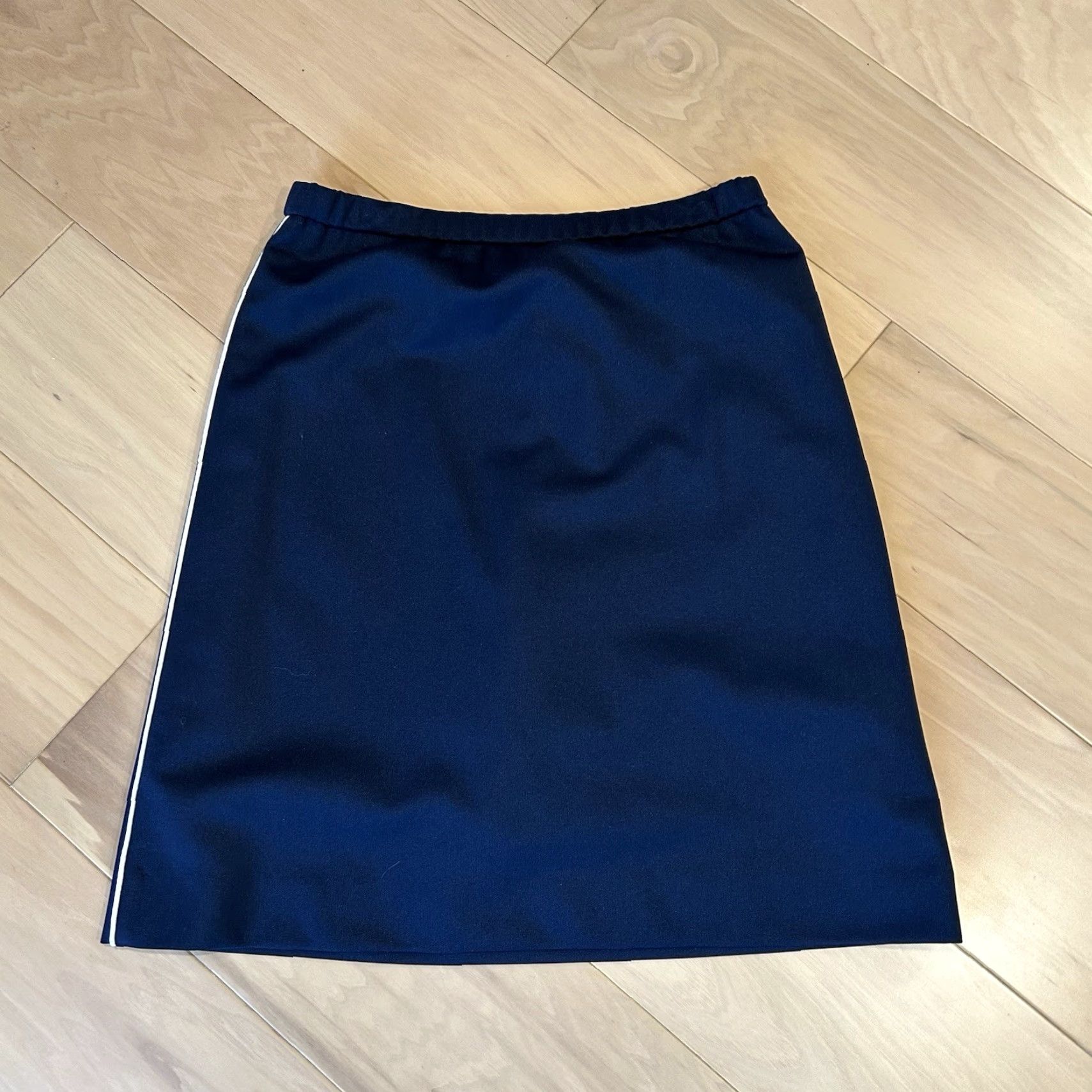 Lacoste VINTAGE Lacoste Skirt Women's 12 Blue A-Line Long Elastic Waist Pockets Logo Patch Blue, 31-33 waist 23 length 25 skirt opening Size 34" / US 12 / IT 48 - 4 Thumbnail