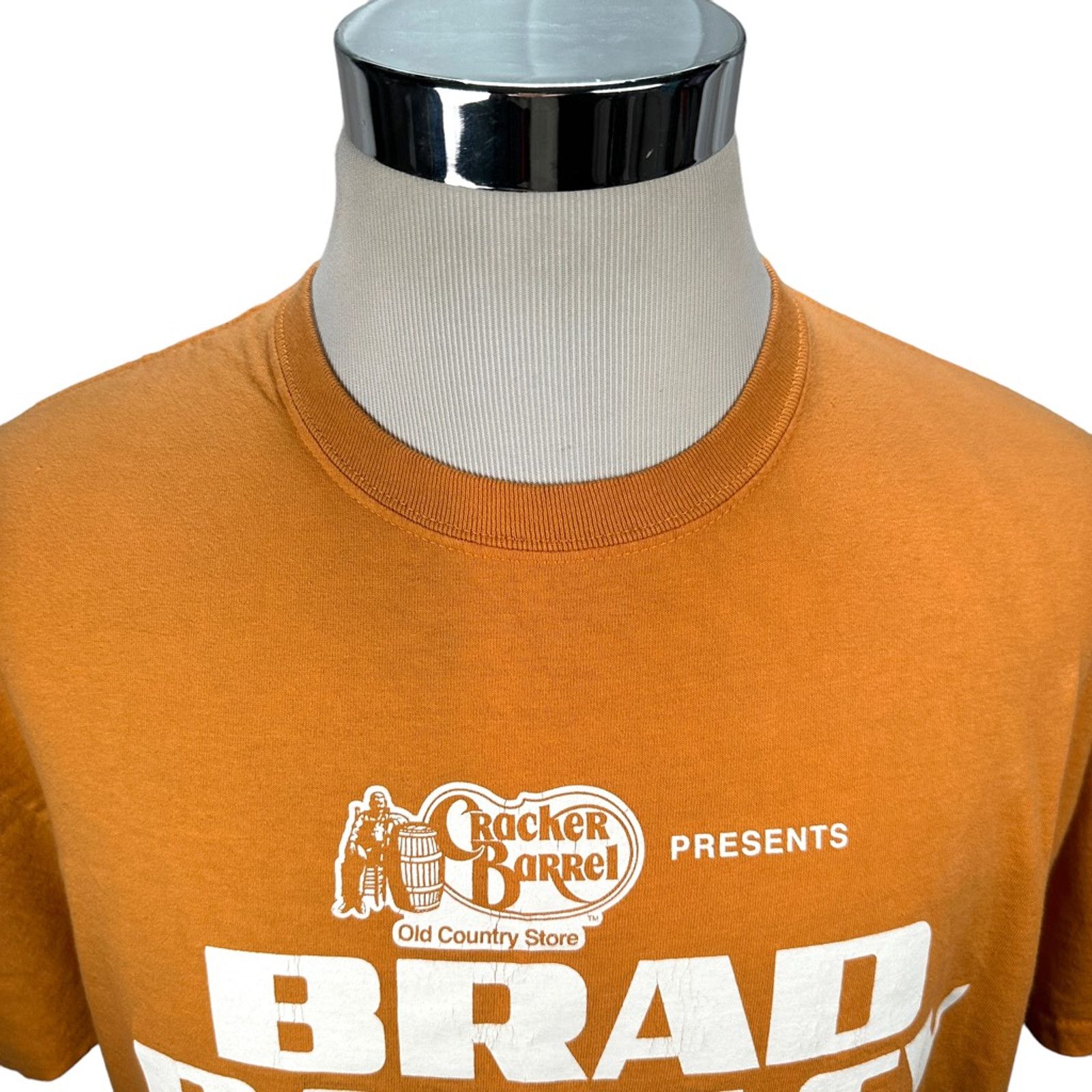 Gildan Brad Paisley Concert Local Crew T-Shirt Tour Band Orange XL Size US XL / EU 56 / 4 - 4 Thumbnail
